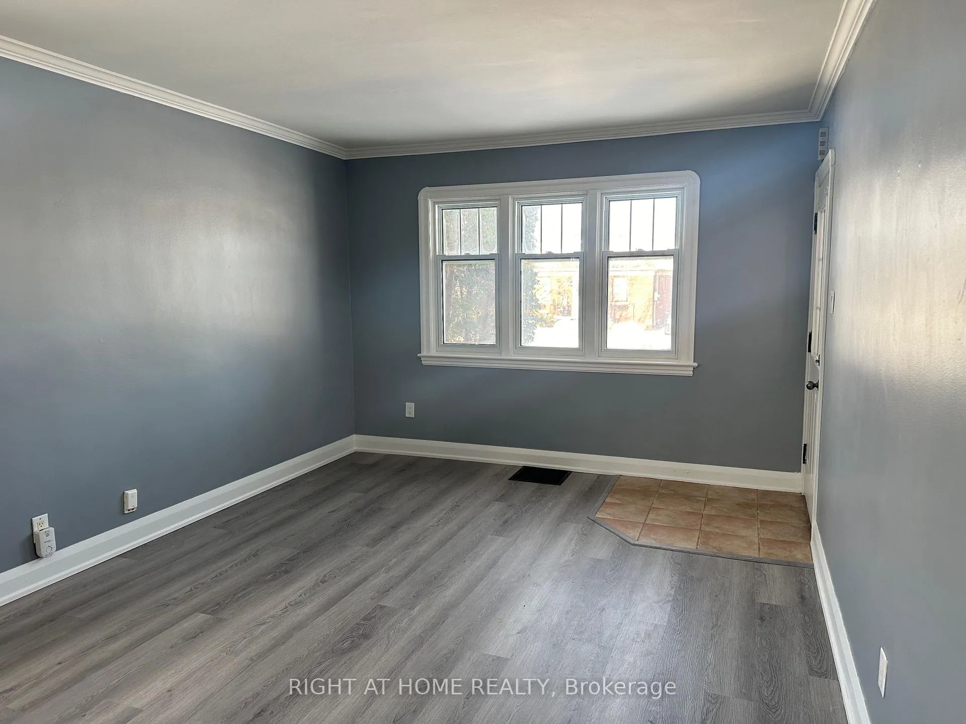 Photo 3 of 563 McCannan Avenue, Peterborough, Town Ward 3 — HOMEH