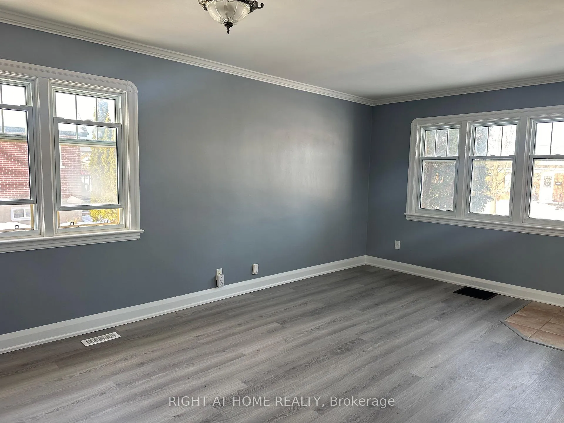 Photo 4 of 563 McCannan Avenue, Peterborough, Town Ward 3 — HOMEH