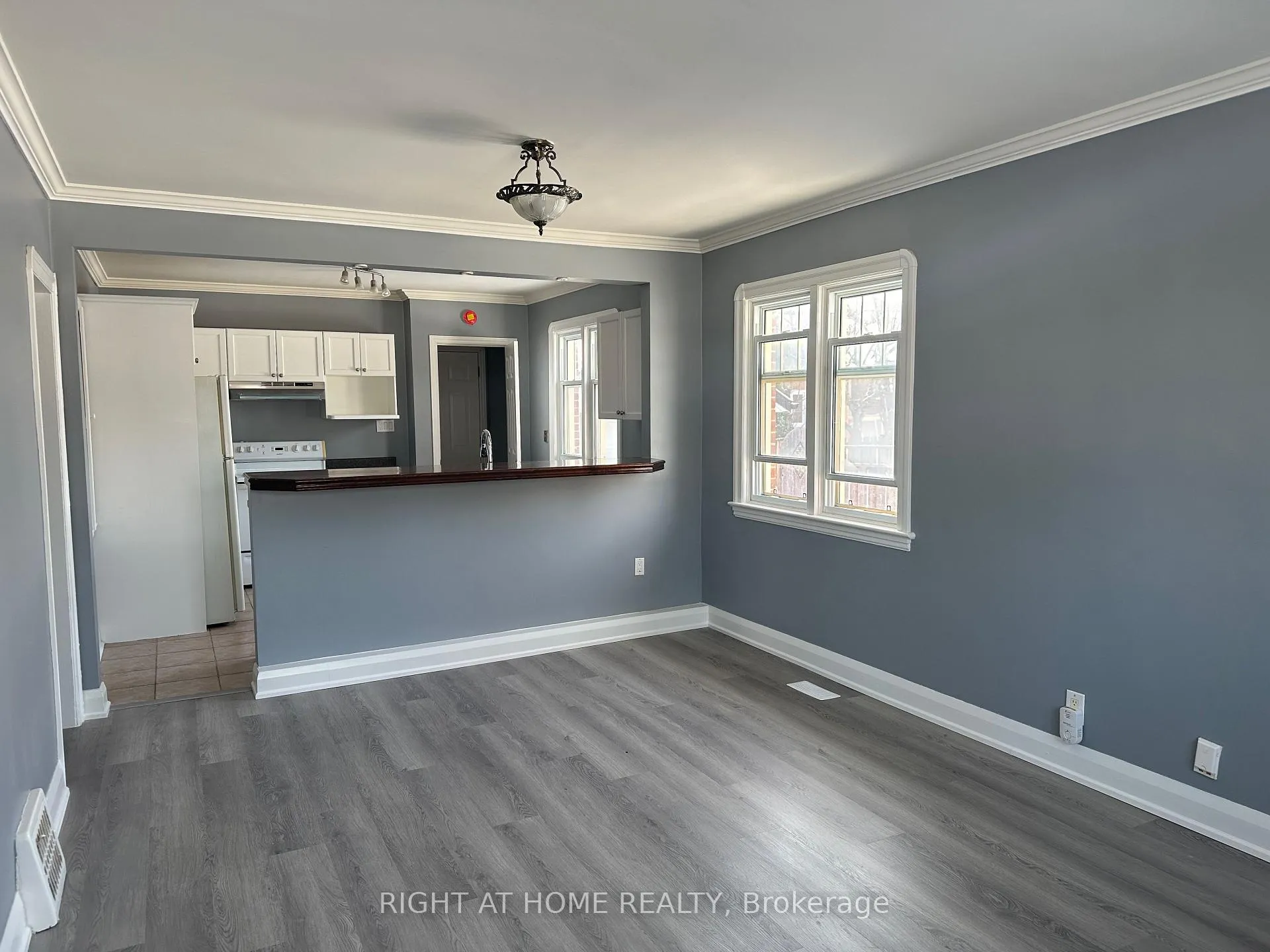 Photo 5 of 563 McCannan Avenue, Peterborough, Town Ward 3 — HOMEH