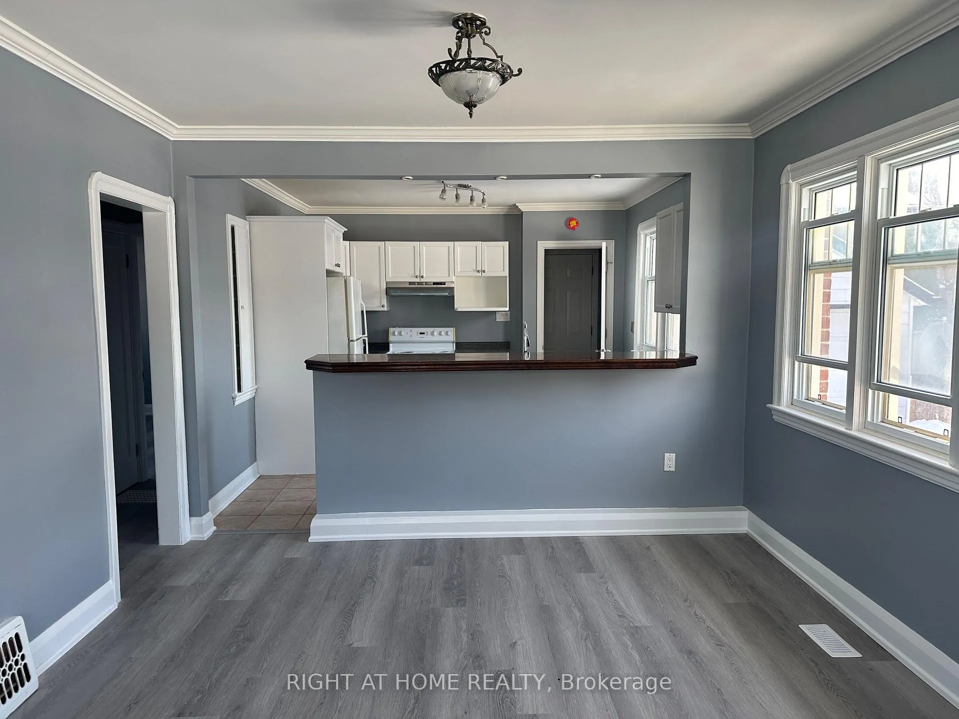 Photo 6 of 563 McCannan Avenue, Peterborough, Town Ward 3 — HOMEH