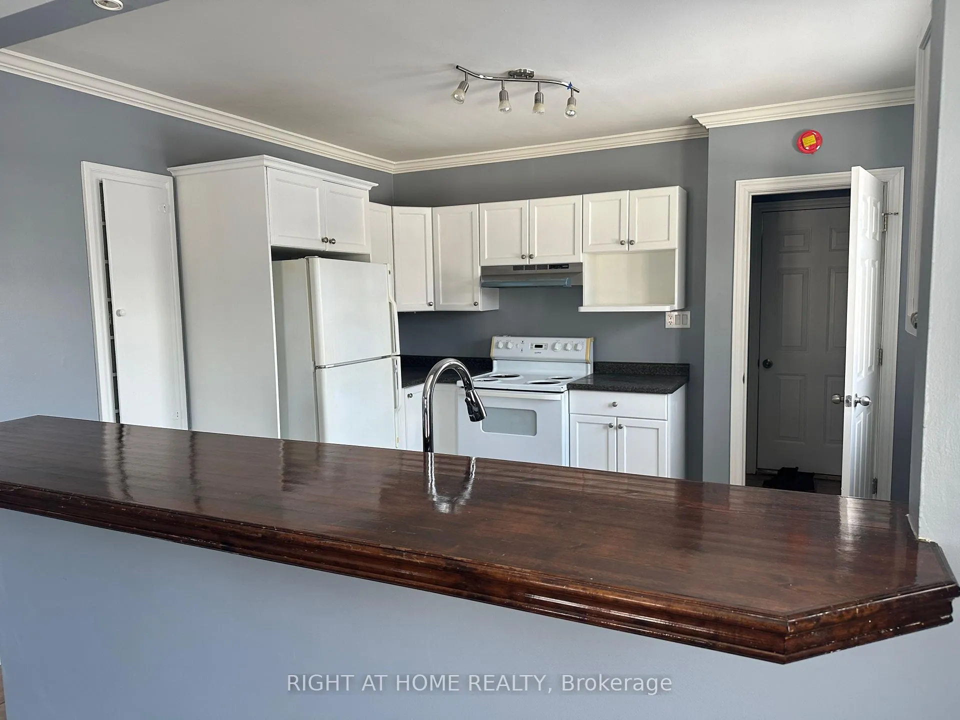 Photo 7 of 563 McCannan Avenue, Peterborough, Town Ward 3 — HOMEH