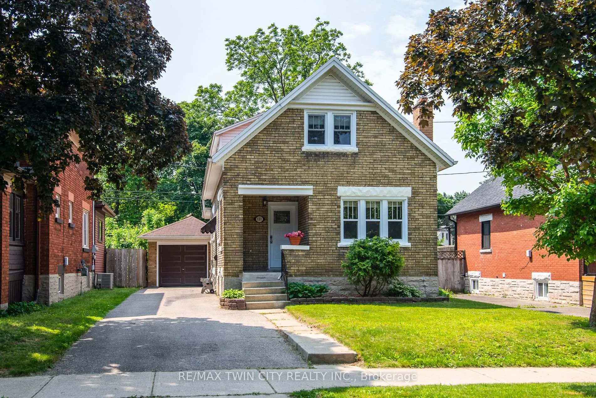Photo 2 of 131 Homewood Avenue, Kitchener — HOMEH