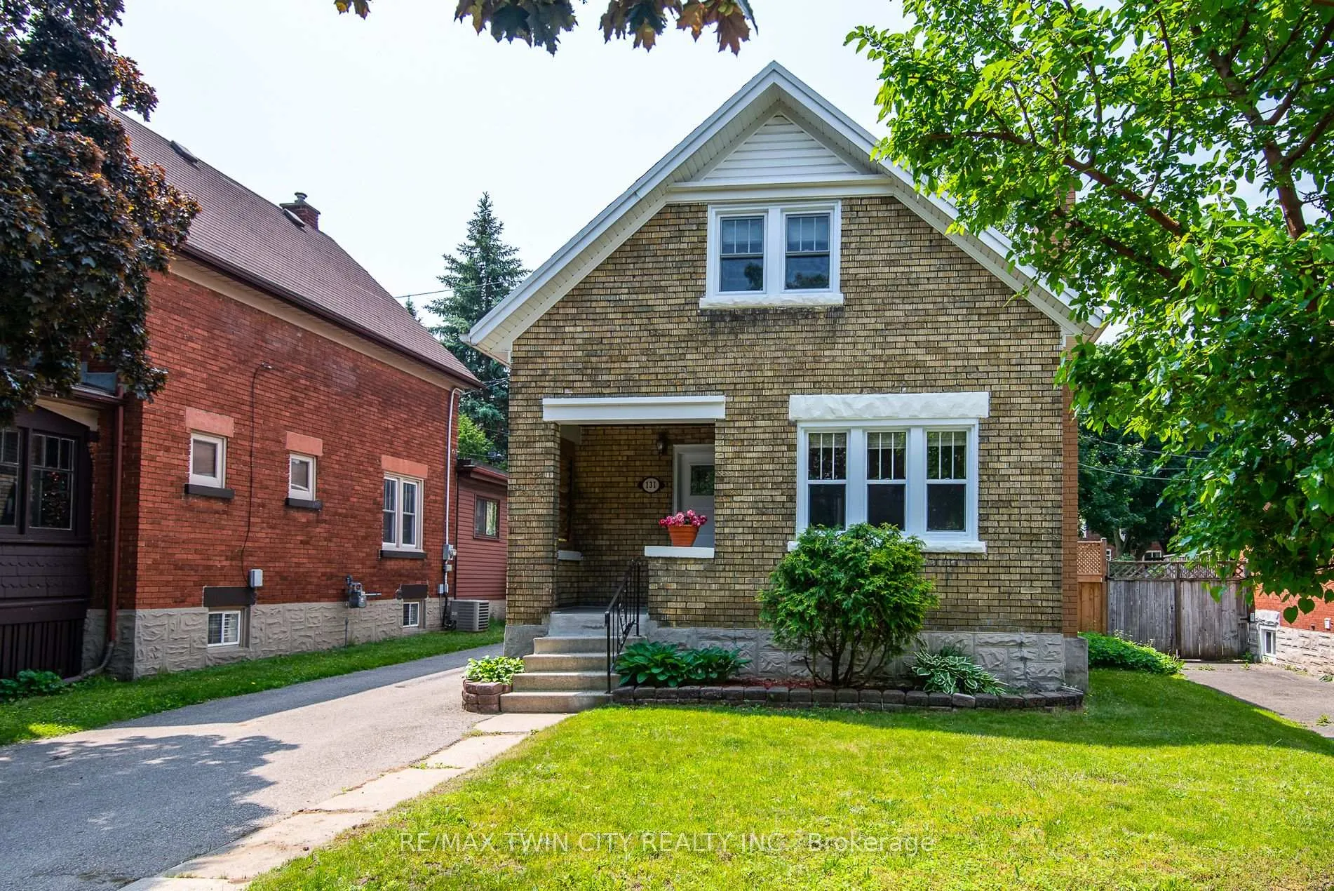 Photo 3 of 131 Homewood Avenue, Kitchener — HOMEH