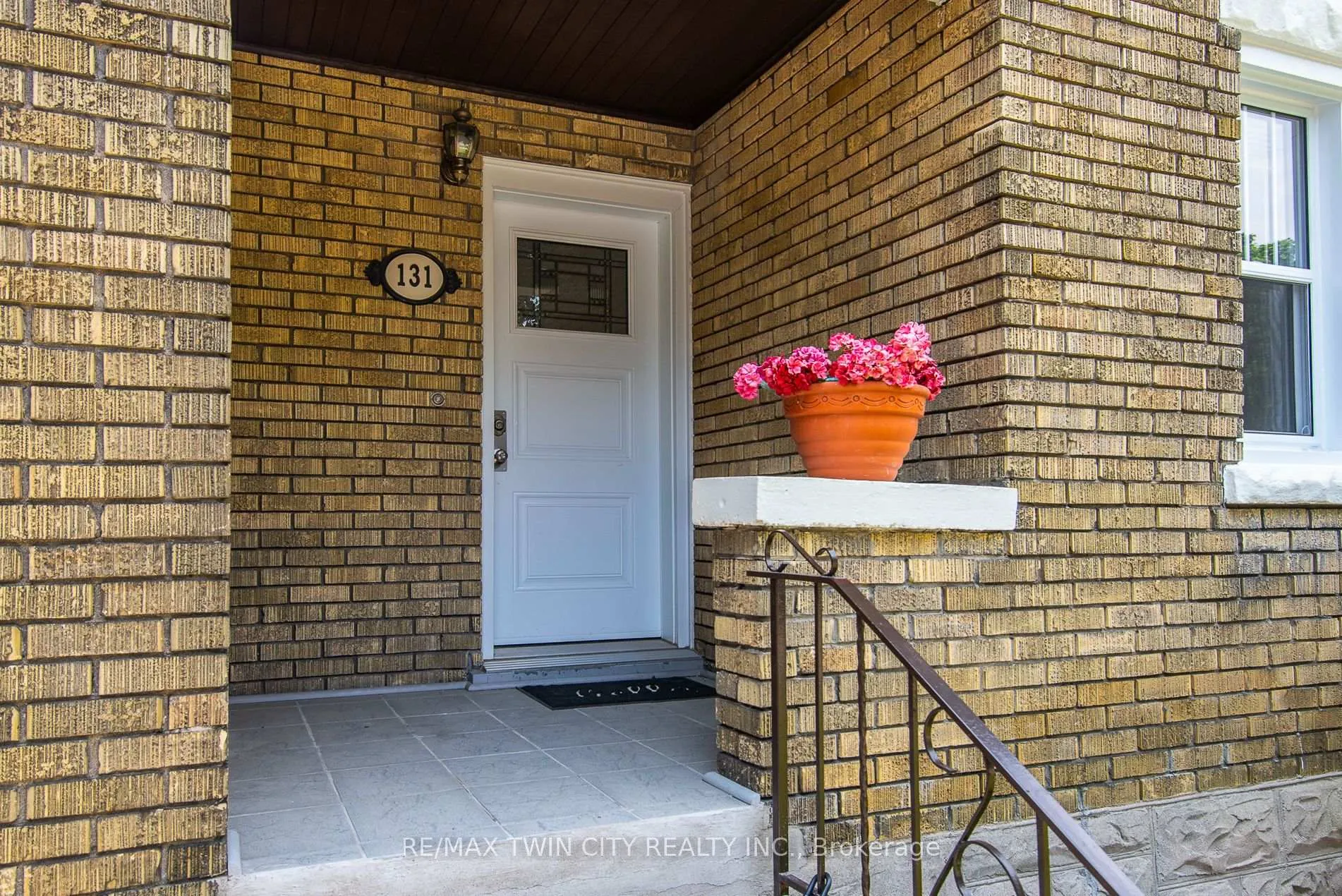 Photo 5 of 131 Homewood Avenue, Kitchener — HOMEH