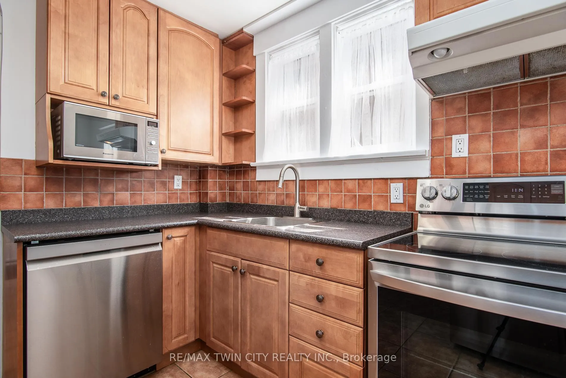 Photo 19 of 131 Homewood Avenue, Kitchener — HOMEH