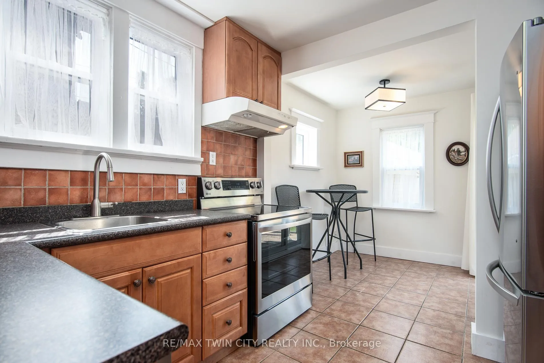 Photo 21 of 131 Homewood Avenue, Kitchener — HOMEH