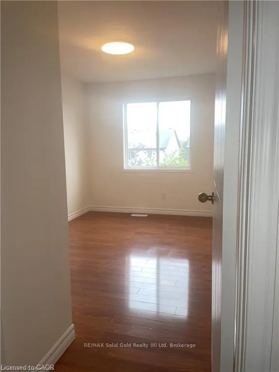 Photo 5 of 43 Big Springs Court, Kitchener — HOMEH