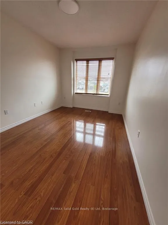 Photo 8 of 43 Big Springs Court, Kitchener — HOMEH