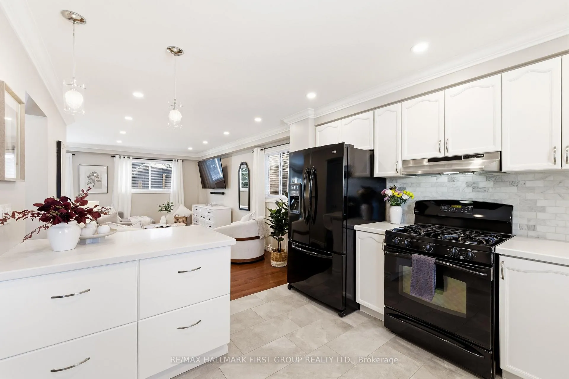 Photo 8 of 46 Kintyre Street, Clarington, Courtice — HOMEH