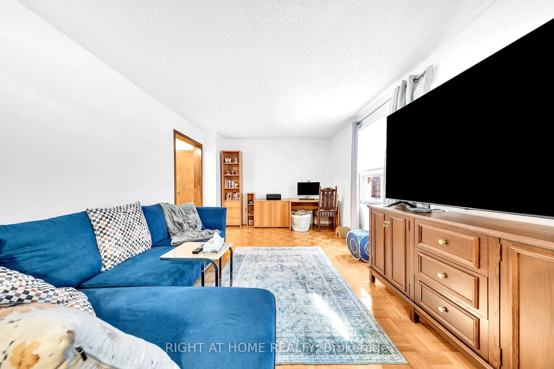 Photo 5 of 8 Terra Road, Vaughan, East Woodbridge — HOMEH