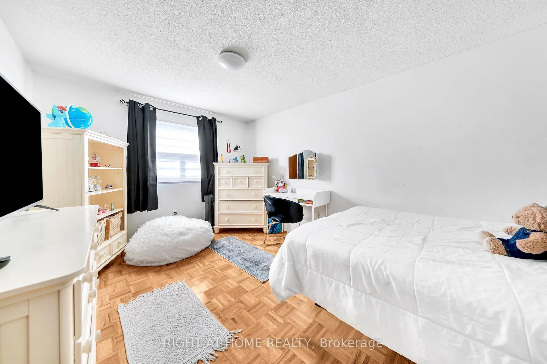 Photo 10 of 8 Terra Road, Vaughan, East Woodbridge — HOMEH