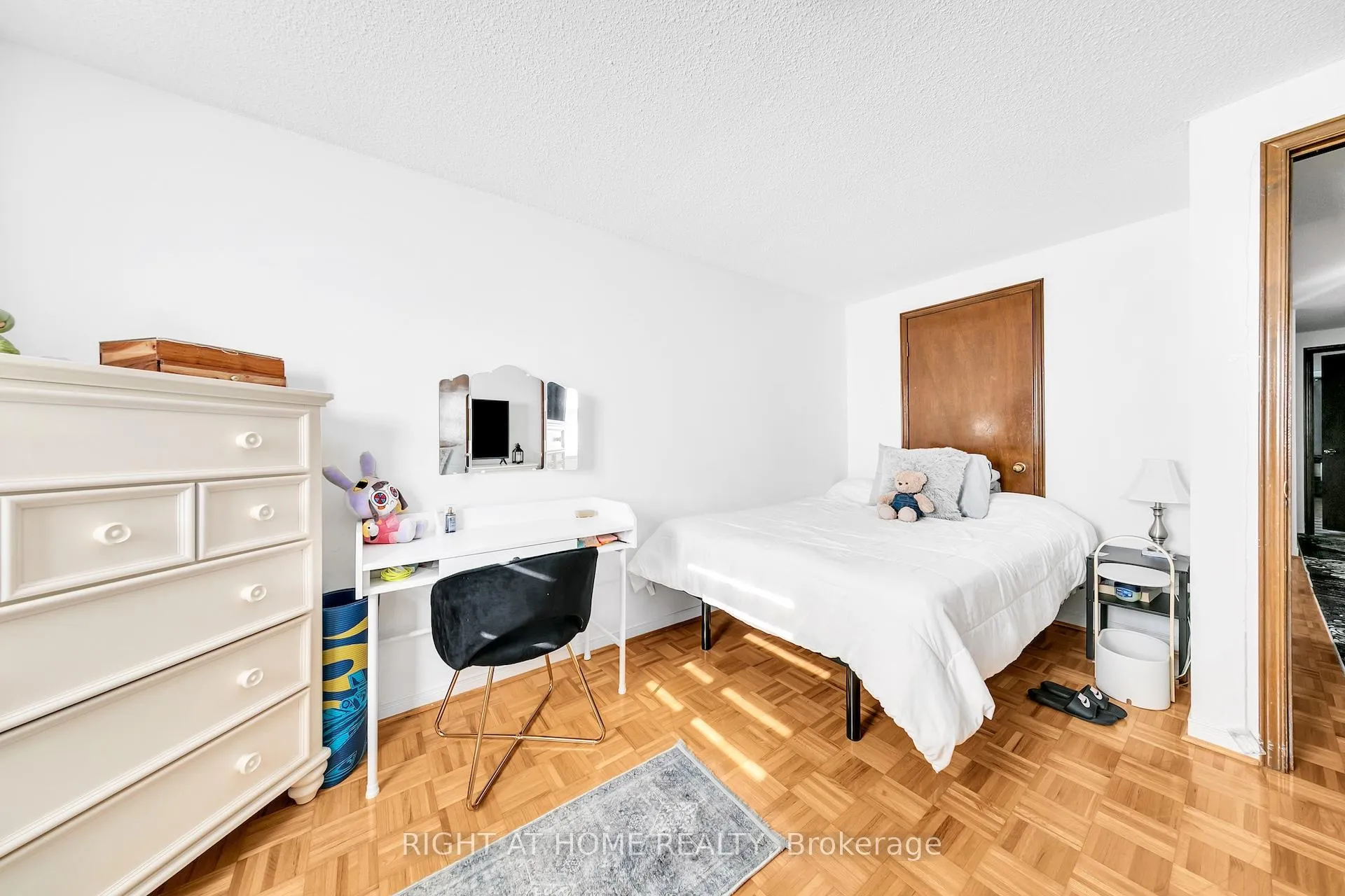 Photo 11 of 8 Terra Road, Vaughan, East Woodbridge — HOMEH