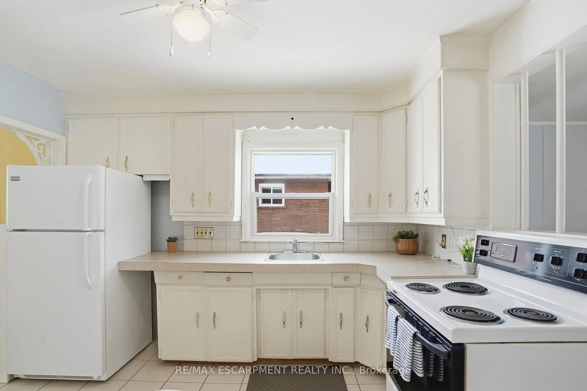 Photo 14 of 363 Limeridge Road E, Hamilton, Bruleville — HOMEH