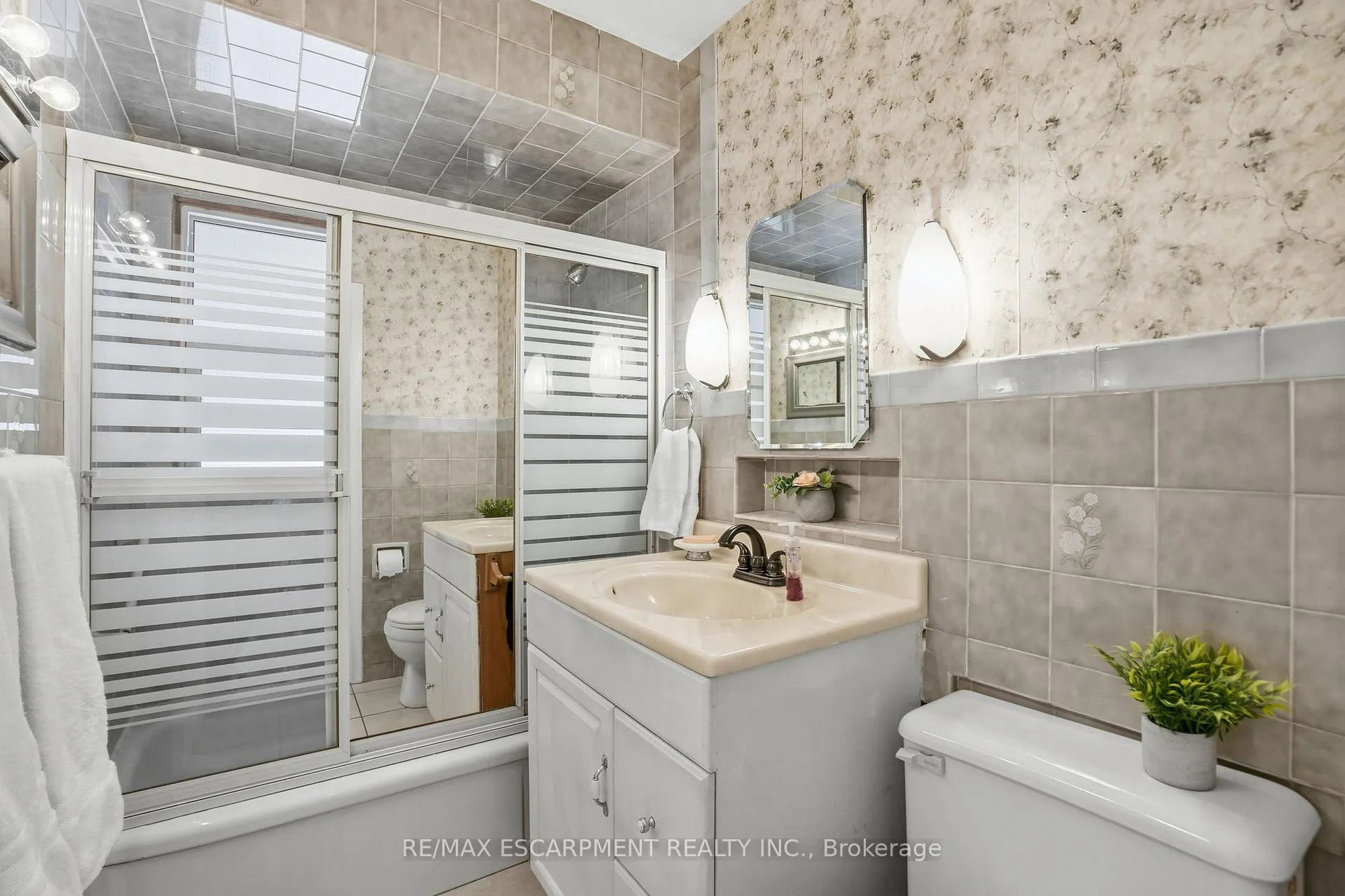 Photo 20 of 363 Limeridge Road E, Hamilton, Bruleville — HOMEH