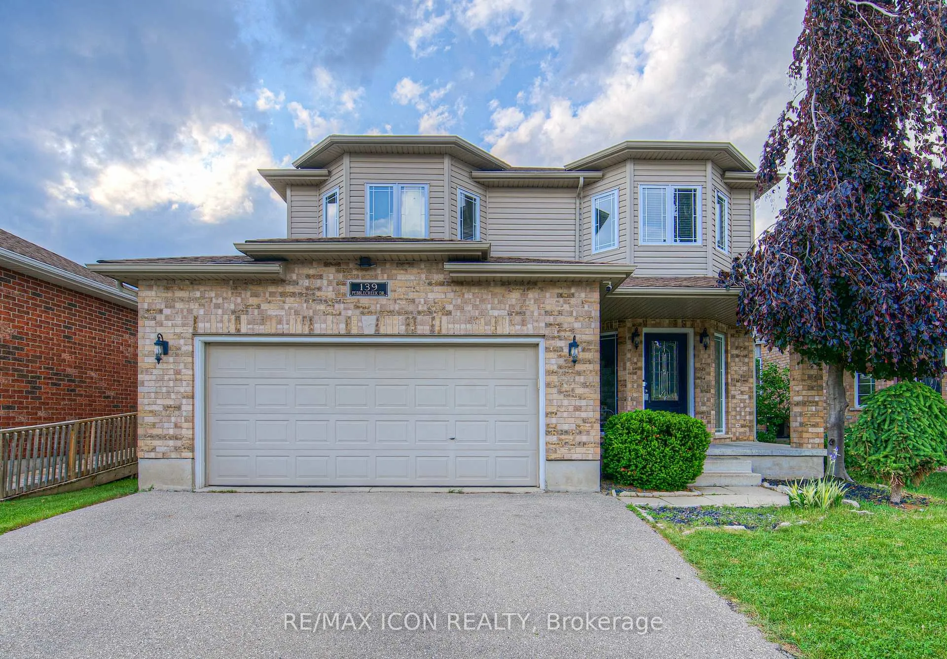 Front of 139 Pebblecreek Drive