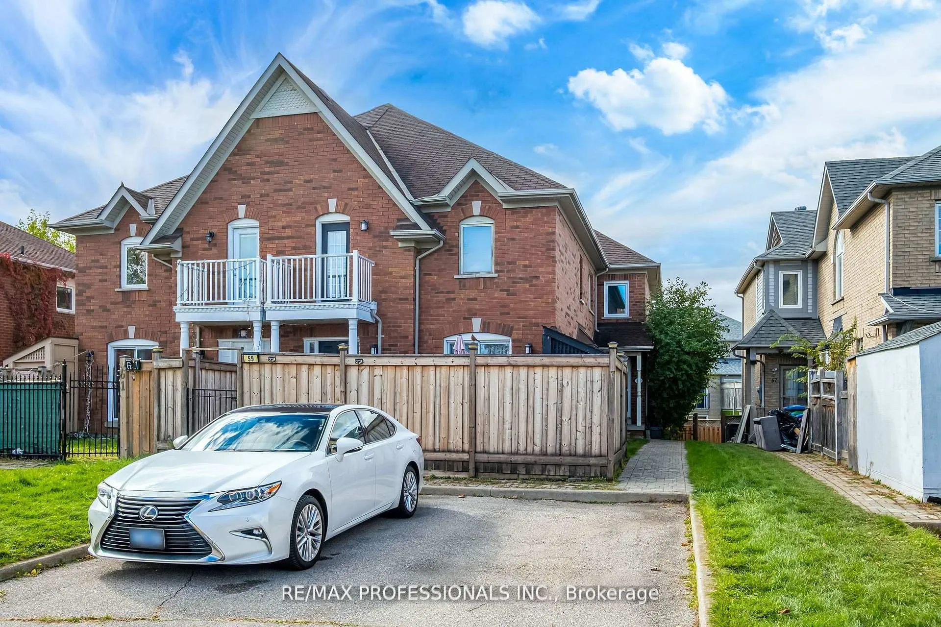 Photo 3 of 65 Hickorybush Avenue, Brampton, Sandringham-Wellington — HOMEH