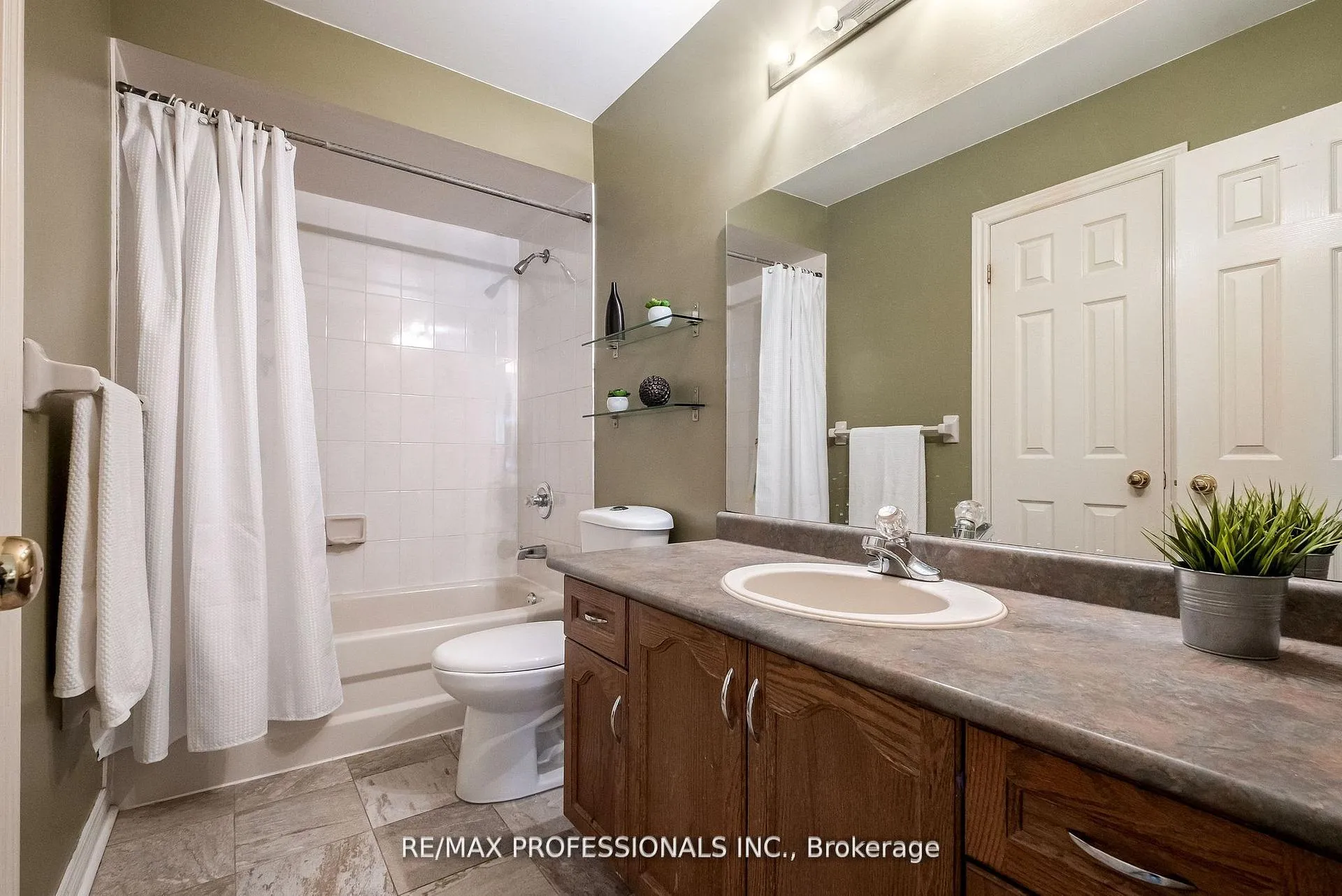 Photo 26 of 65 Hickorybush Avenue, Brampton, Sandringham-Wellington — HOMEH