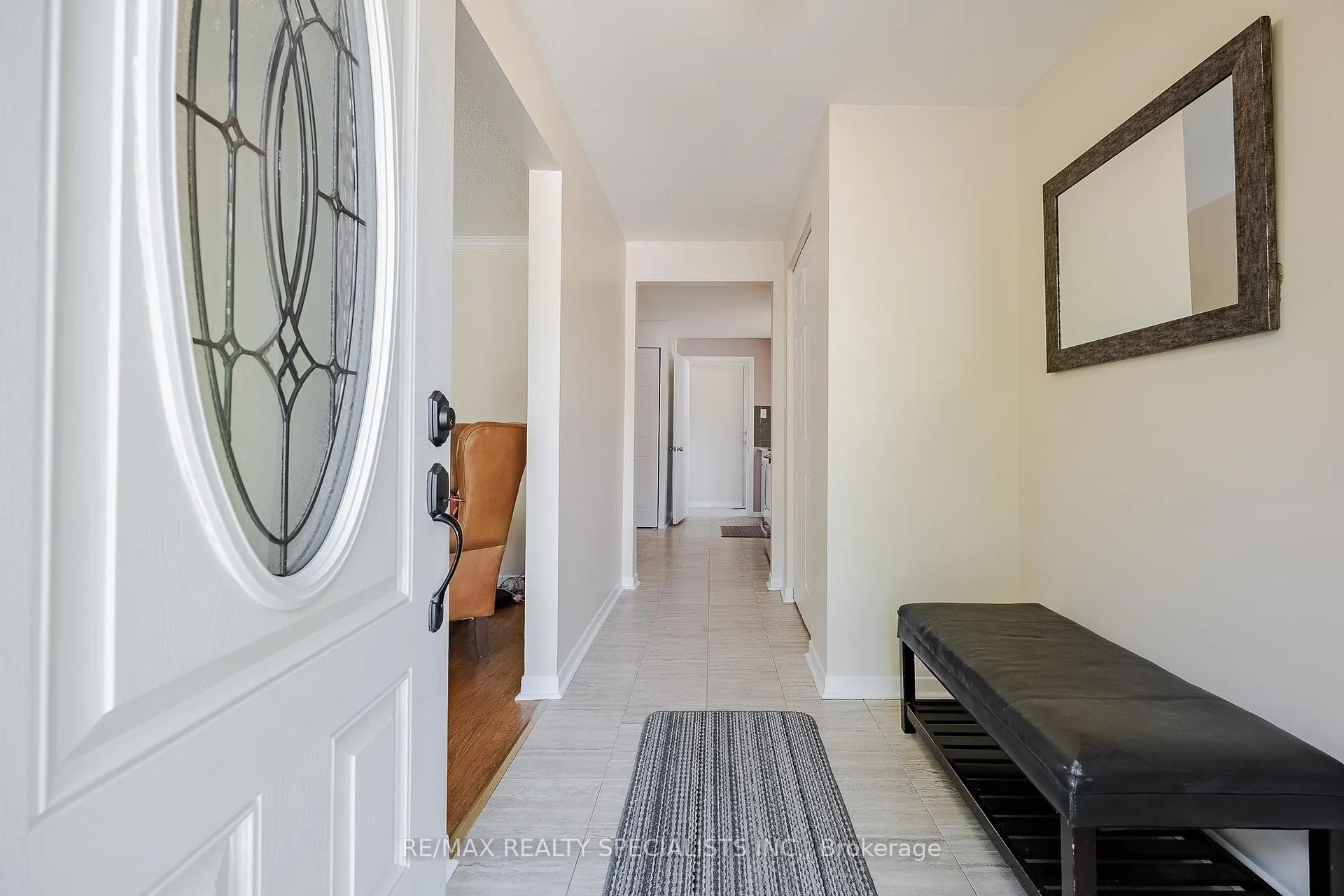 Photo 4 of 211 Hazelglen Drive, Kitchener, Victoria Hills — HOMEH