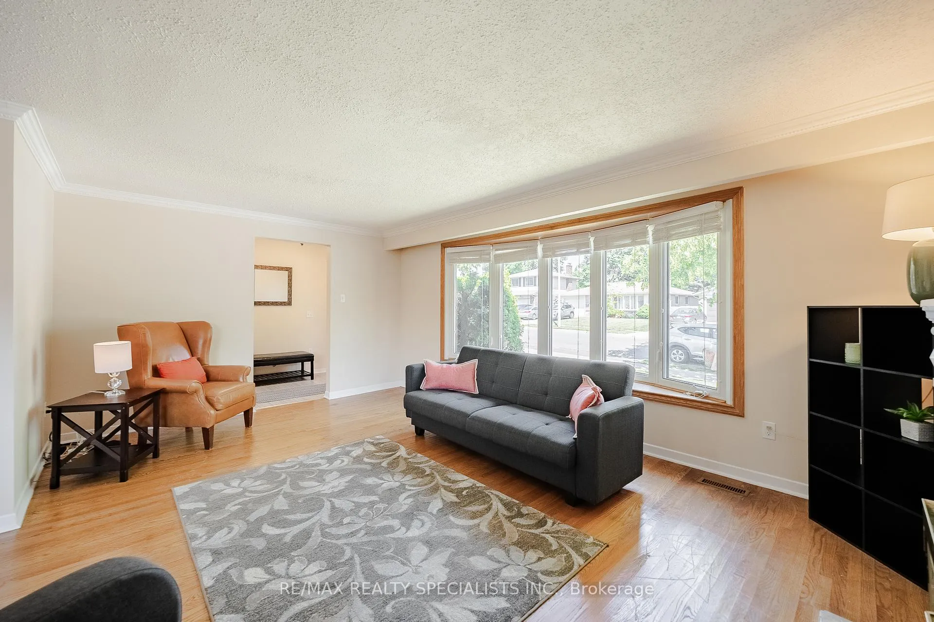 Photo 7 of 211 Hazelglen Drive, Kitchener, Victoria Hills — HOMEH