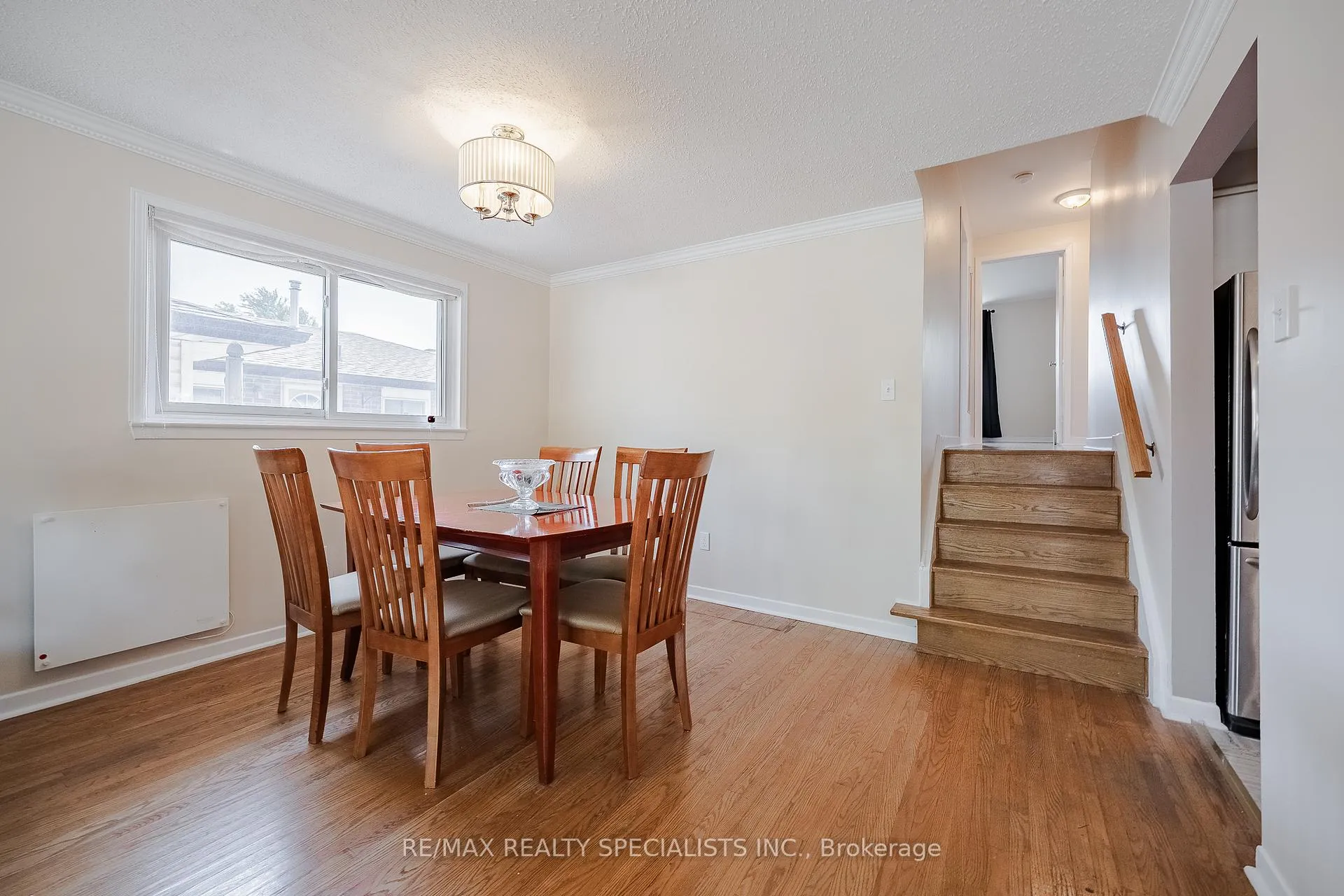 Photo 8 of 211 Hazelglen Drive, Kitchener, Victoria Hills — HOMEH