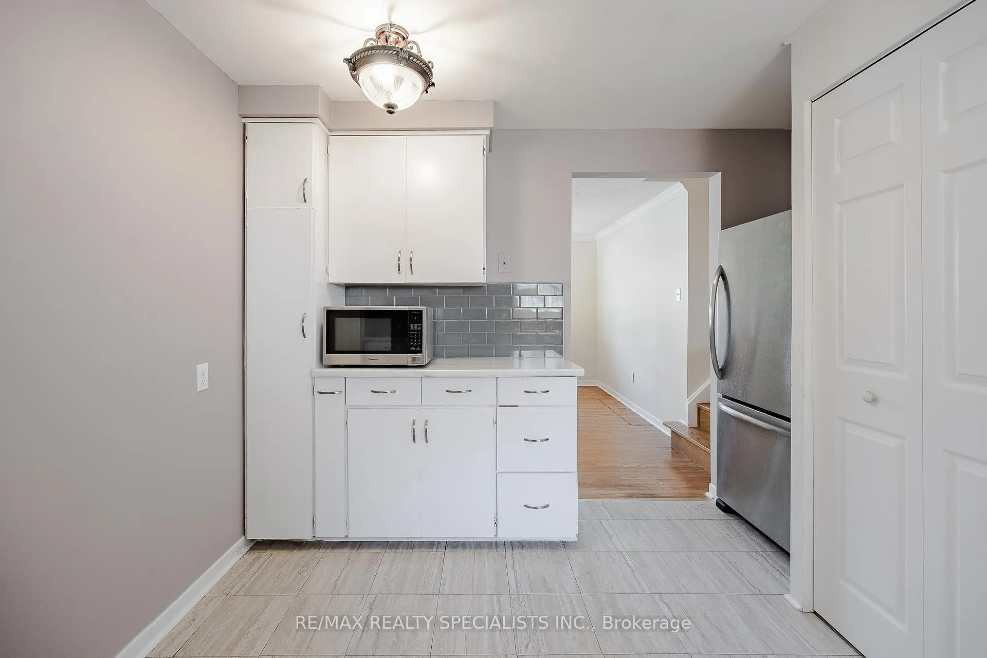 Photo 14 of 211 Hazelglen Drive, Kitchener, Victoria Hills — HOMEH