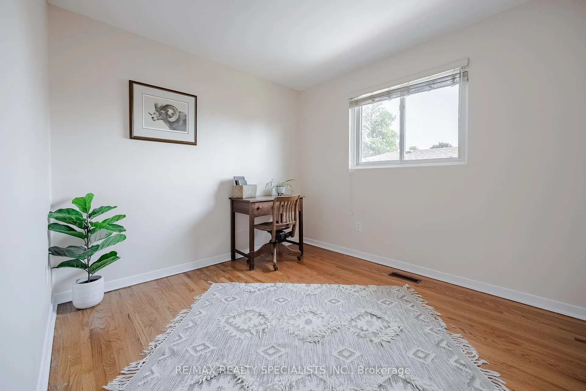 Photo 17 of 211 Hazelglen Drive, Kitchener, Victoria Hills — HOMEH
