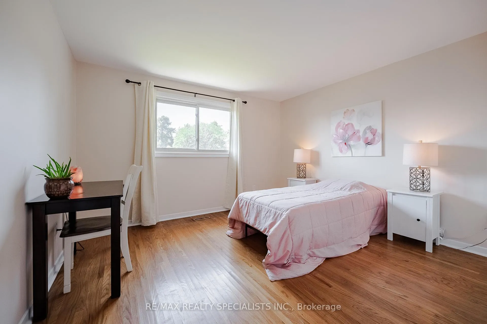 Photo 18 of 211 Hazelglen Drive, Kitchener, Victoria Hills — HOMEH