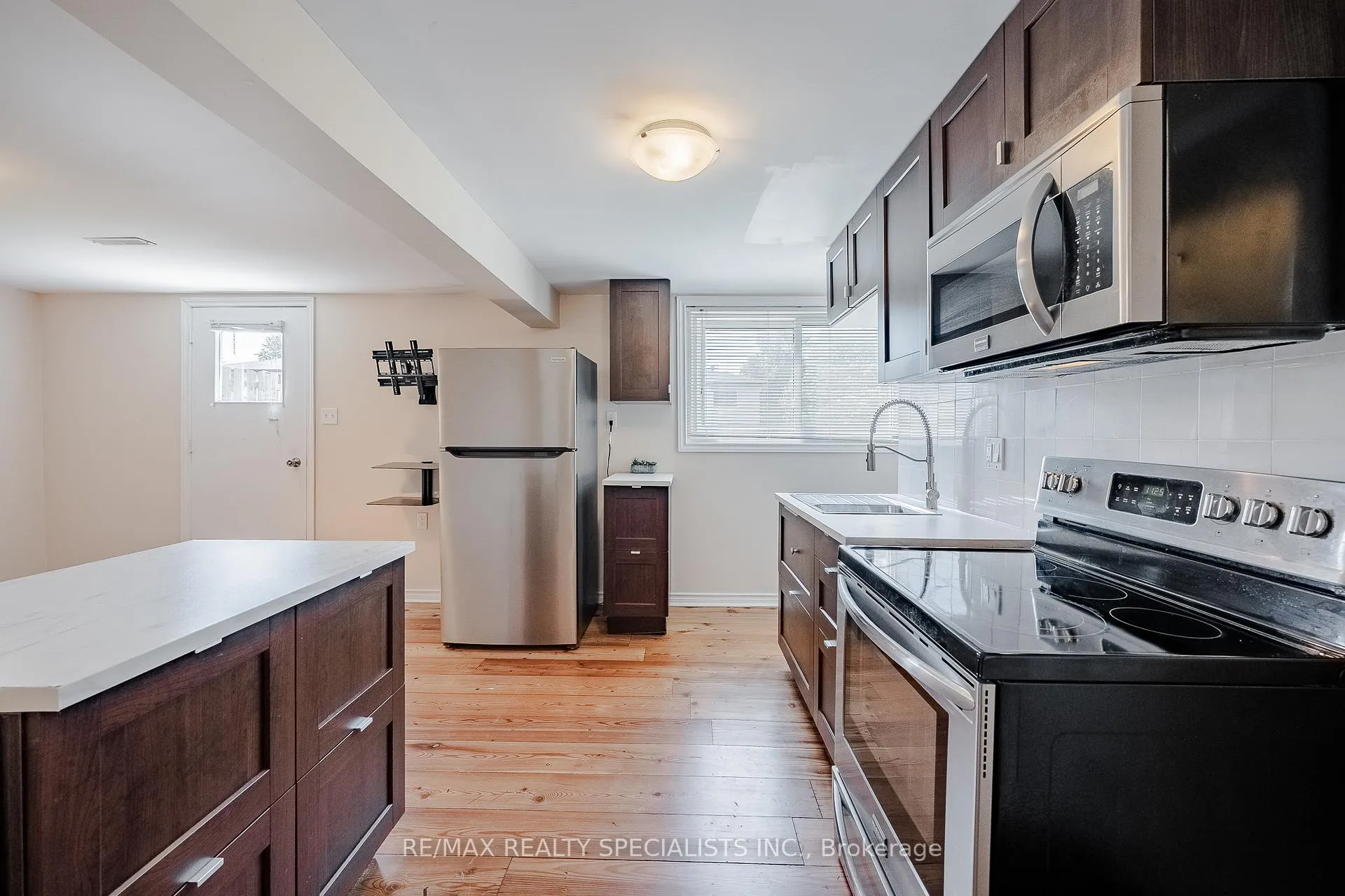 Photo 21 of 211 Hazelglen Drive, Kitchener, Victoria Hills — HOMEH