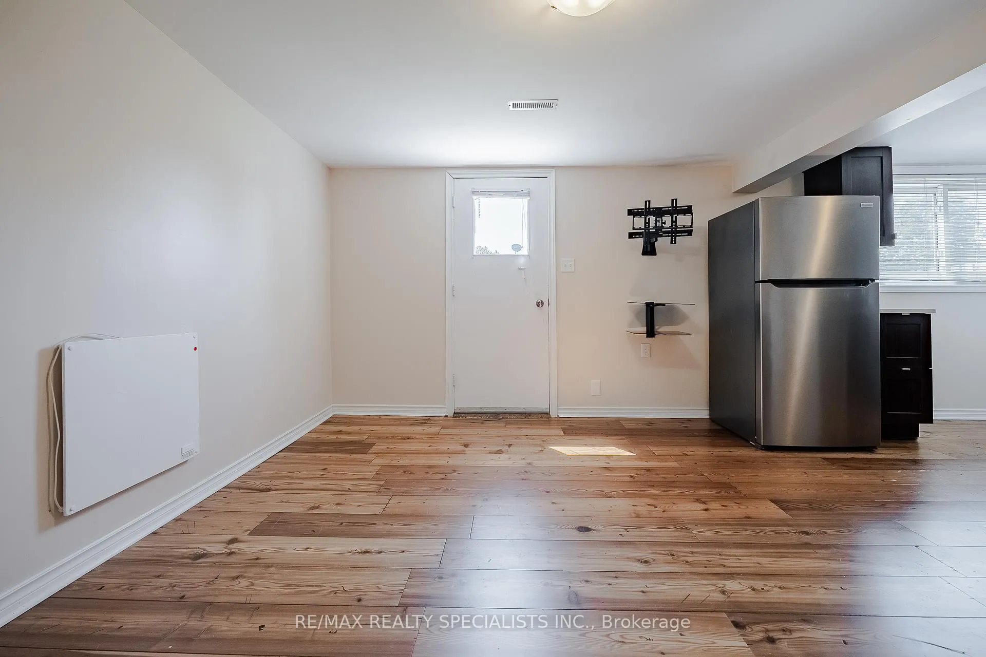 Photo 22 of 211 Hazelglen Drive, Kitchener, Victoria Hills — HOMEH