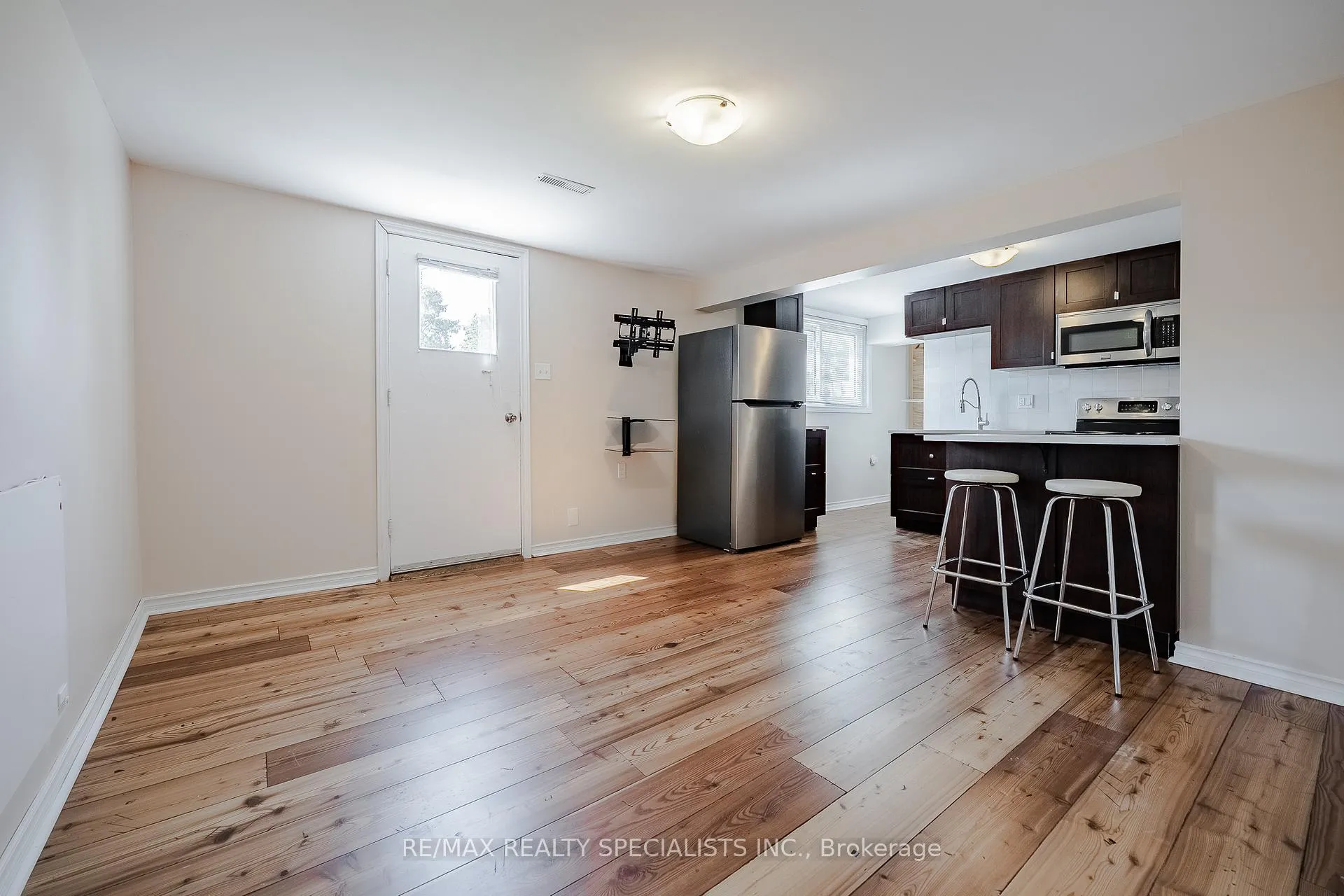 Photo 23 of 211 Hazelglen Drive, Kitchener, Victoria Hills — HOMEH