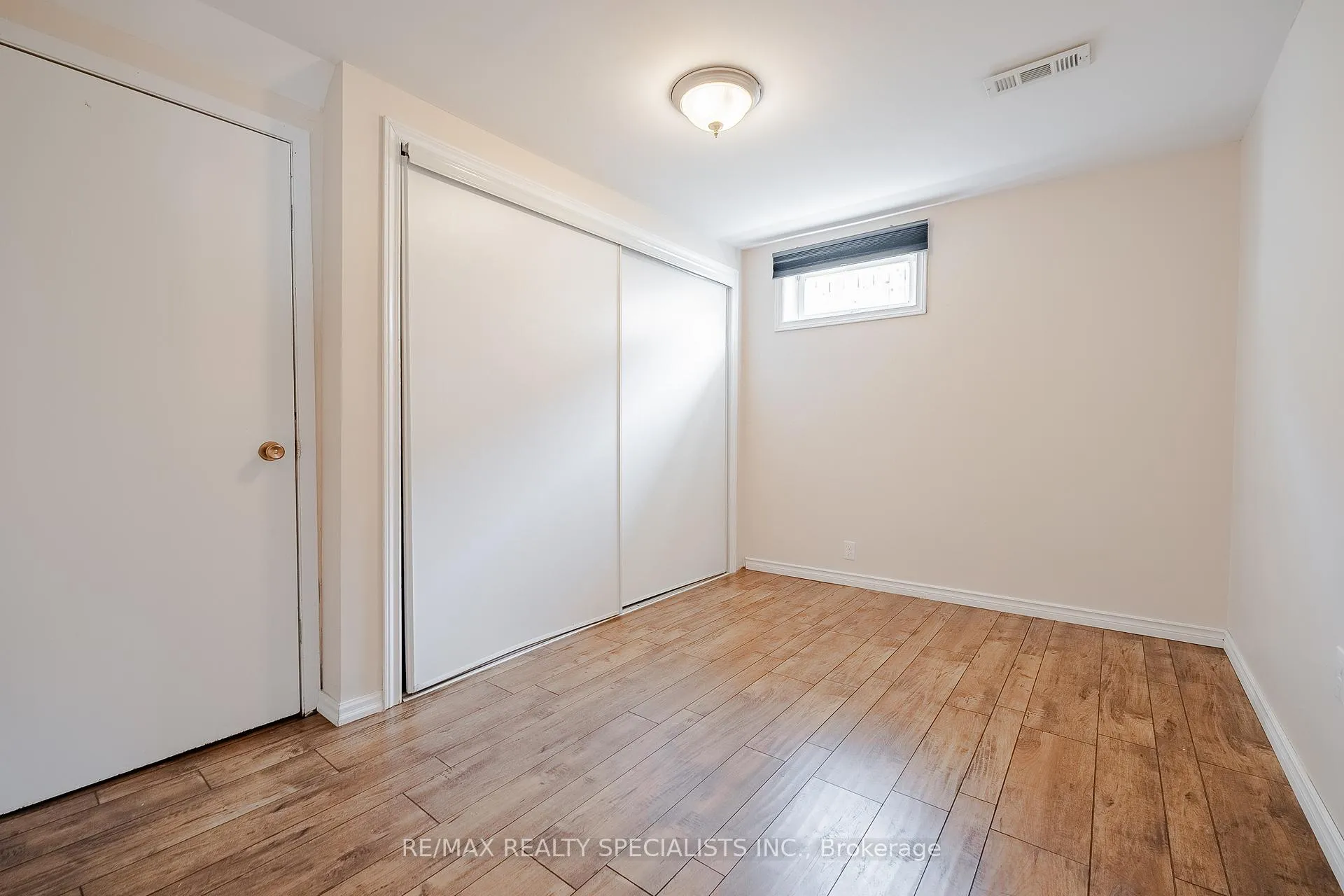 Photo 25 of 211 Hazelglen Drive, Kitchener, Victoria Hills — HOMEH