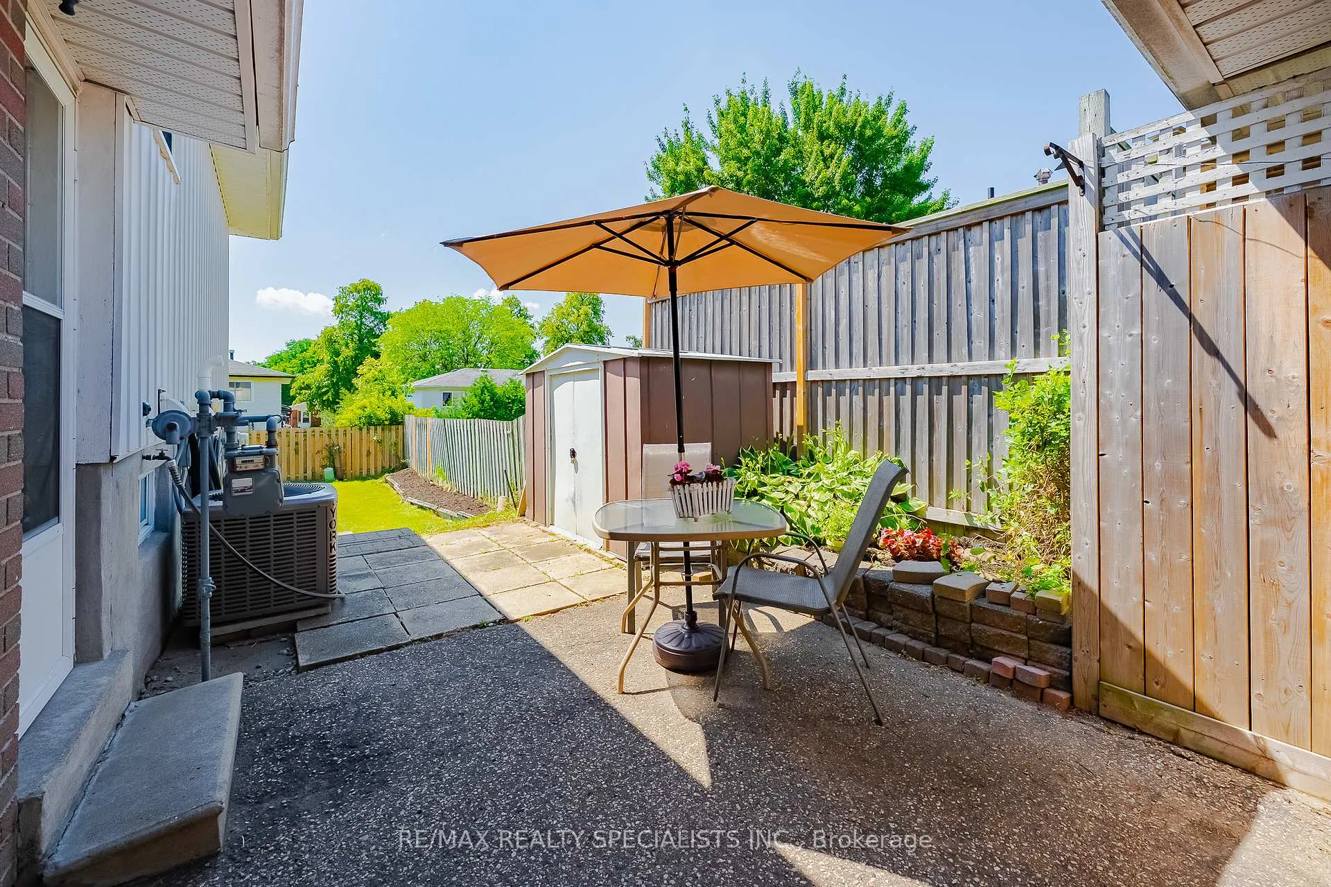 Photo 28 of 211 Hazelglen Drive, Kitchener, Victoria Hills — HOMEH