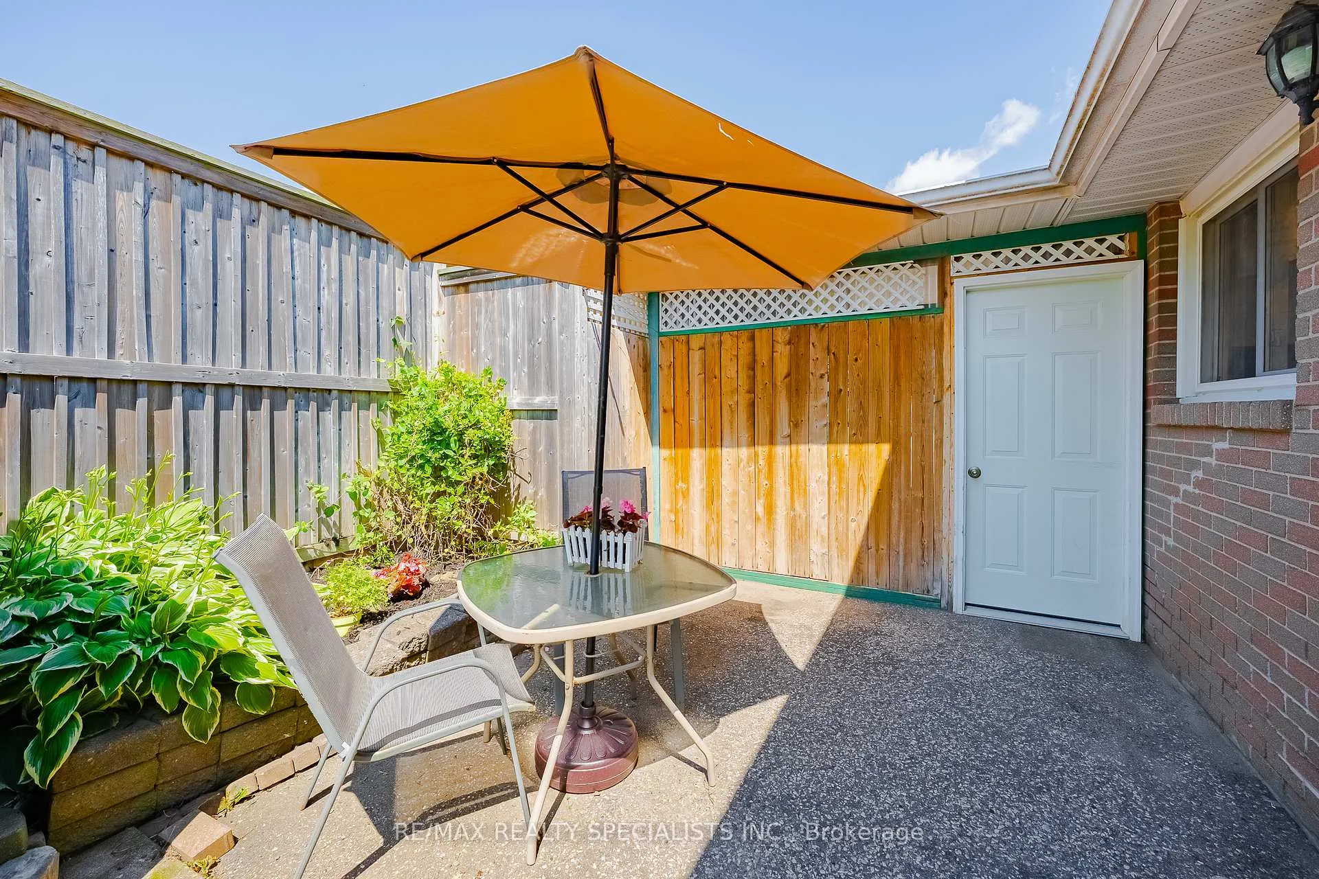 Photo 29 of 211 Hazelglen Drive, Kitchener, Victoria Hills — HOMEH