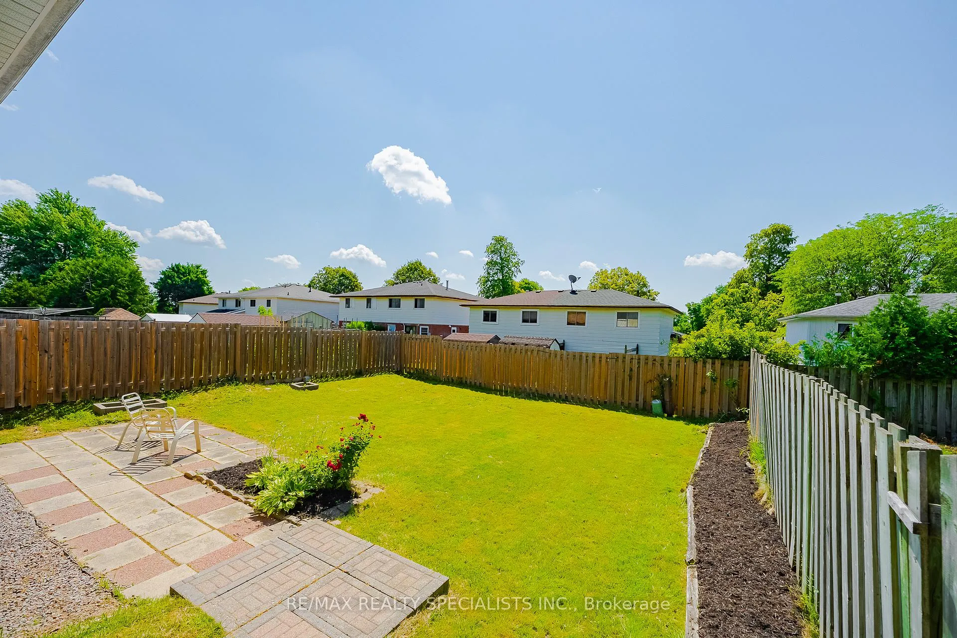 Photo 30 of 211 Hazelglen Drive, Kitchener, Victoria Hills — HOMEH