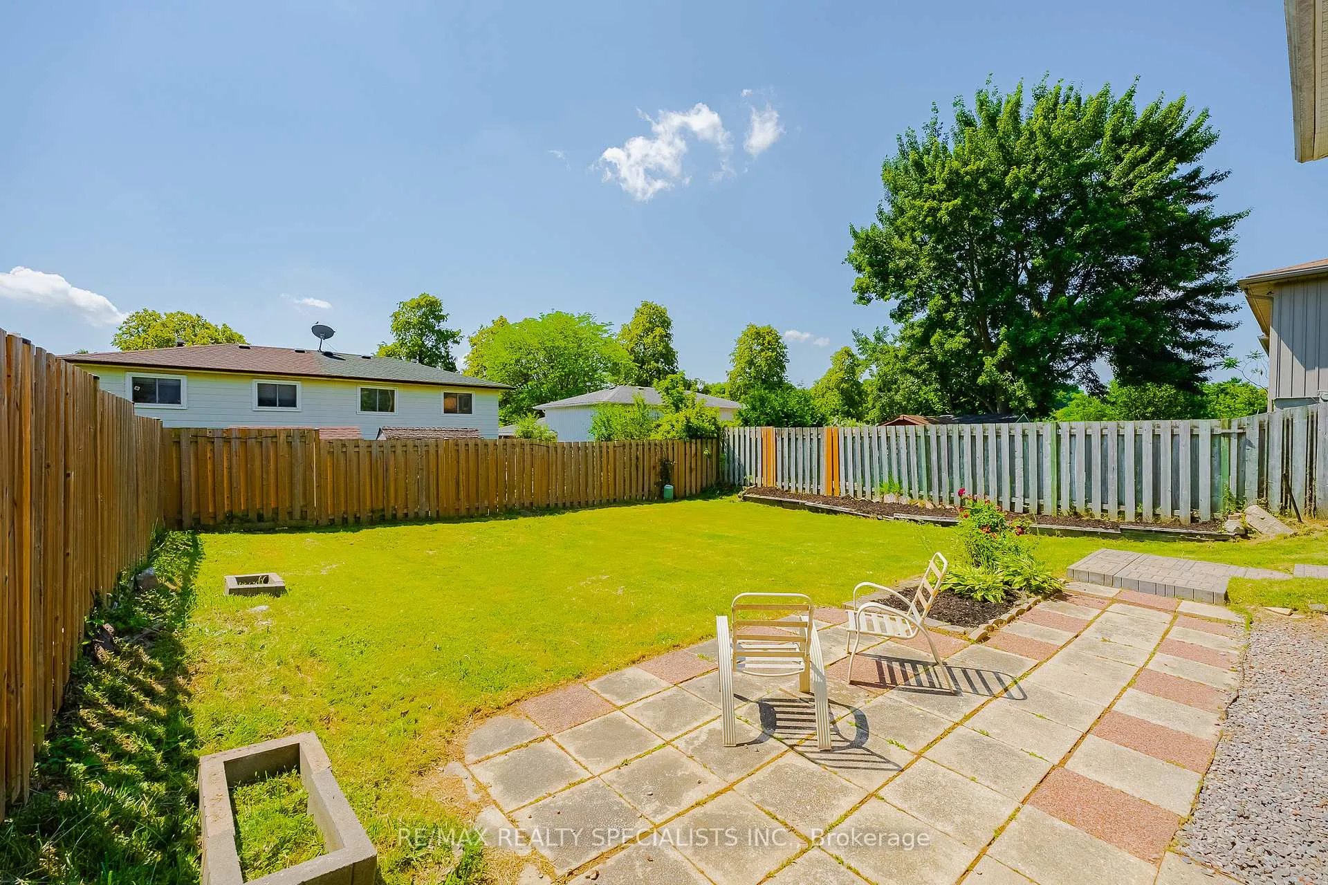 Photo 31 of 211 Hazelglen Drive, Kitchener, Victoria Hills — HOMEH