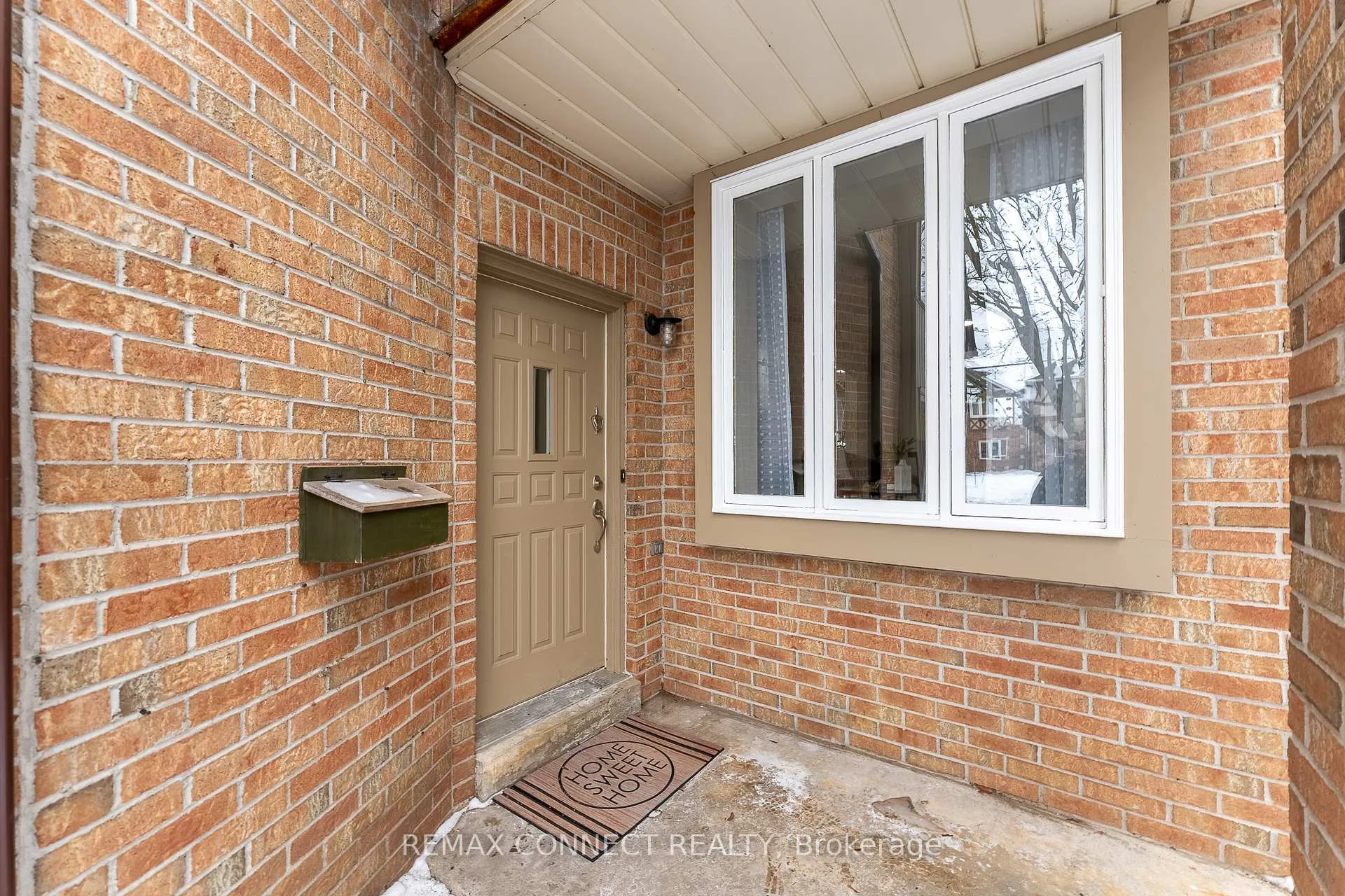 Photo 2 of 959 Redbird Crescent, Pickering, Liverpool — HOMEH