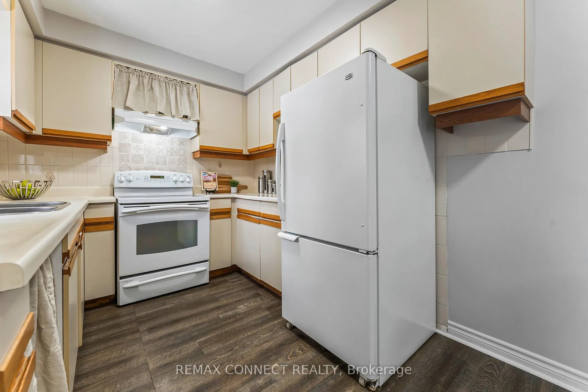 Photo 12 of 959 Redbird Crescent, Pickering, Liverpool — HOMEH