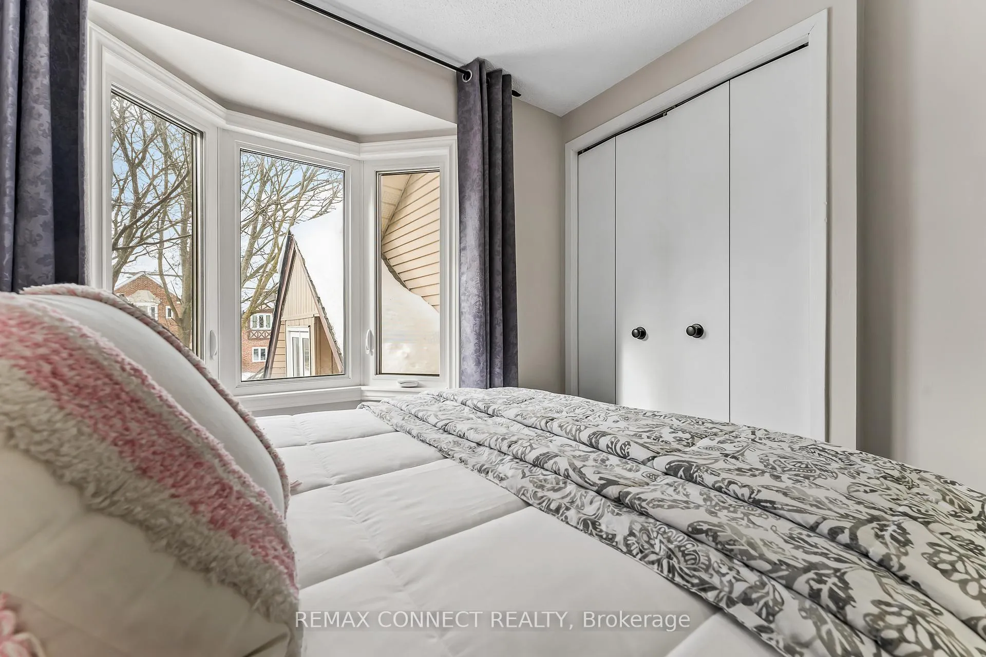 Photo 25 of 959 Redbird Crescent, Pickering, Liverpool — HOMEH