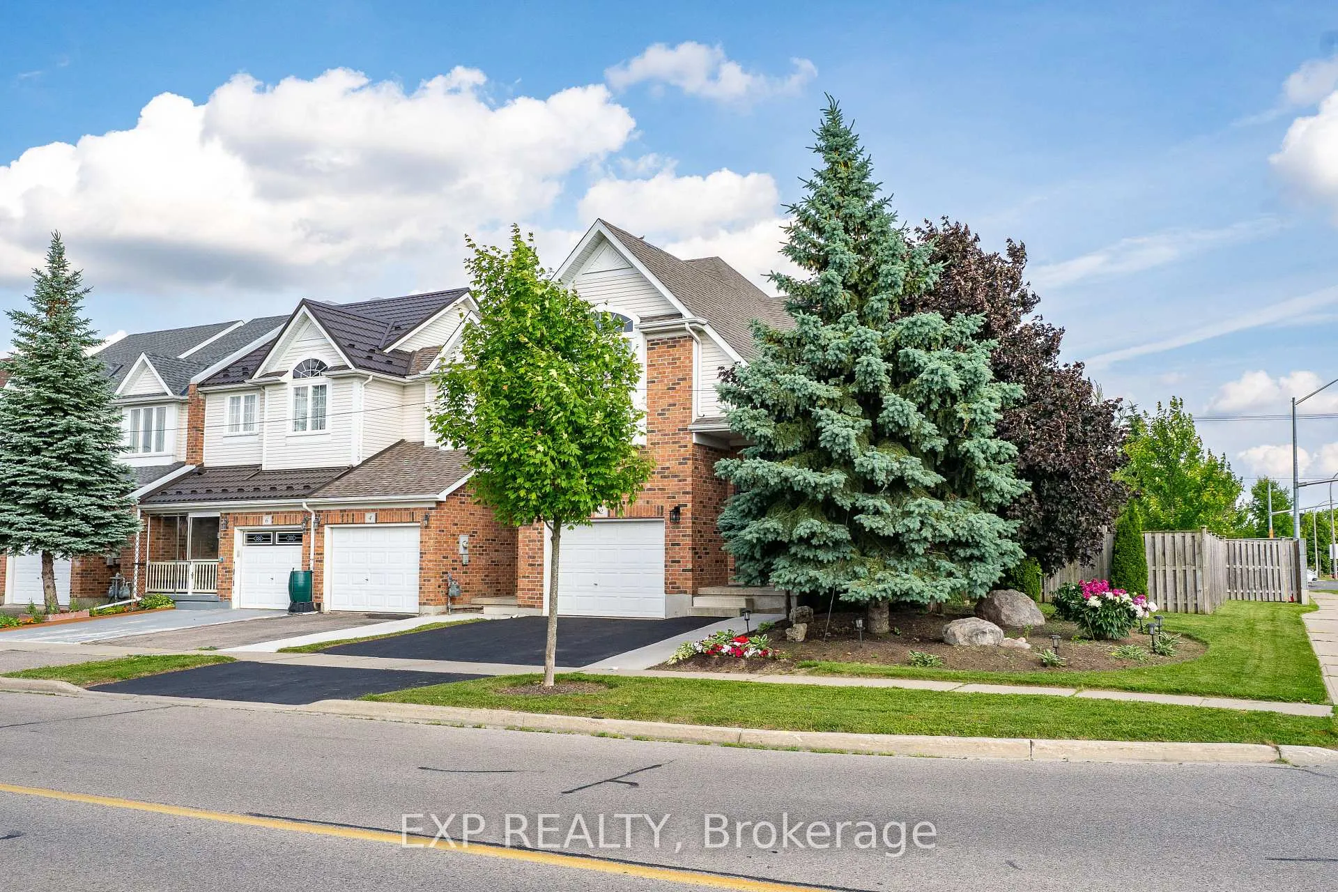 Photo 3 of 2 Colton Circle, Kitchener — HOMEH