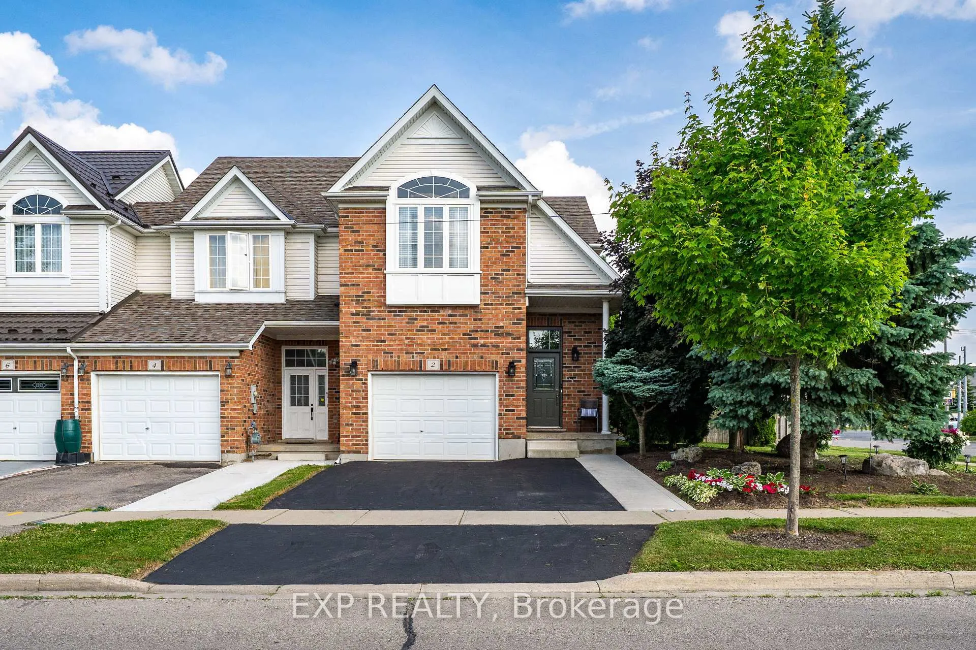 Photo 4 of 2 Colton Circle, Kitchener — HOMEH