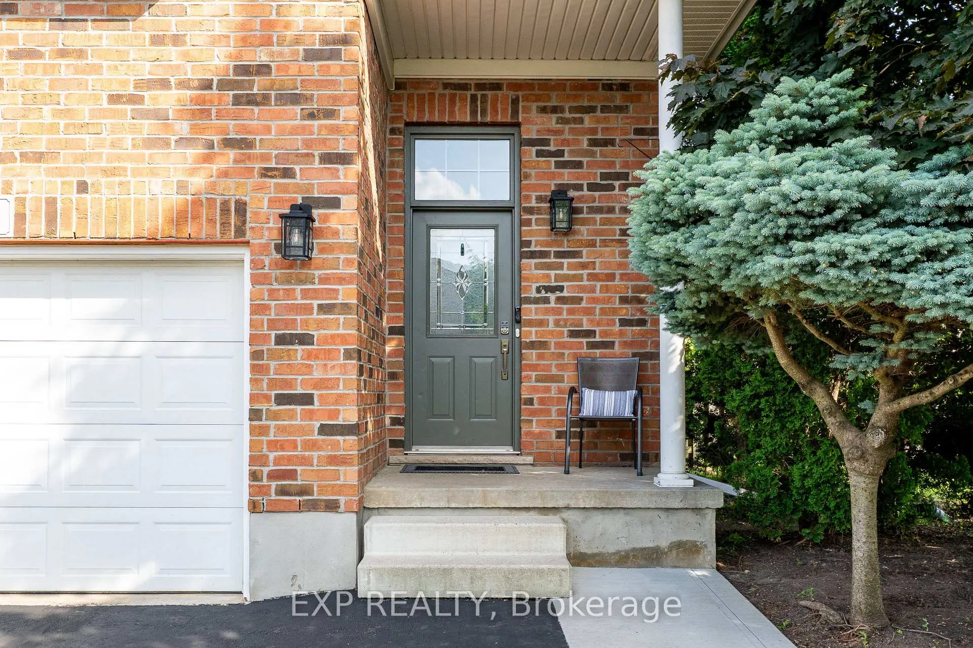 Photo 5 of 2 Colton Circle, Kitchener — HOMEH