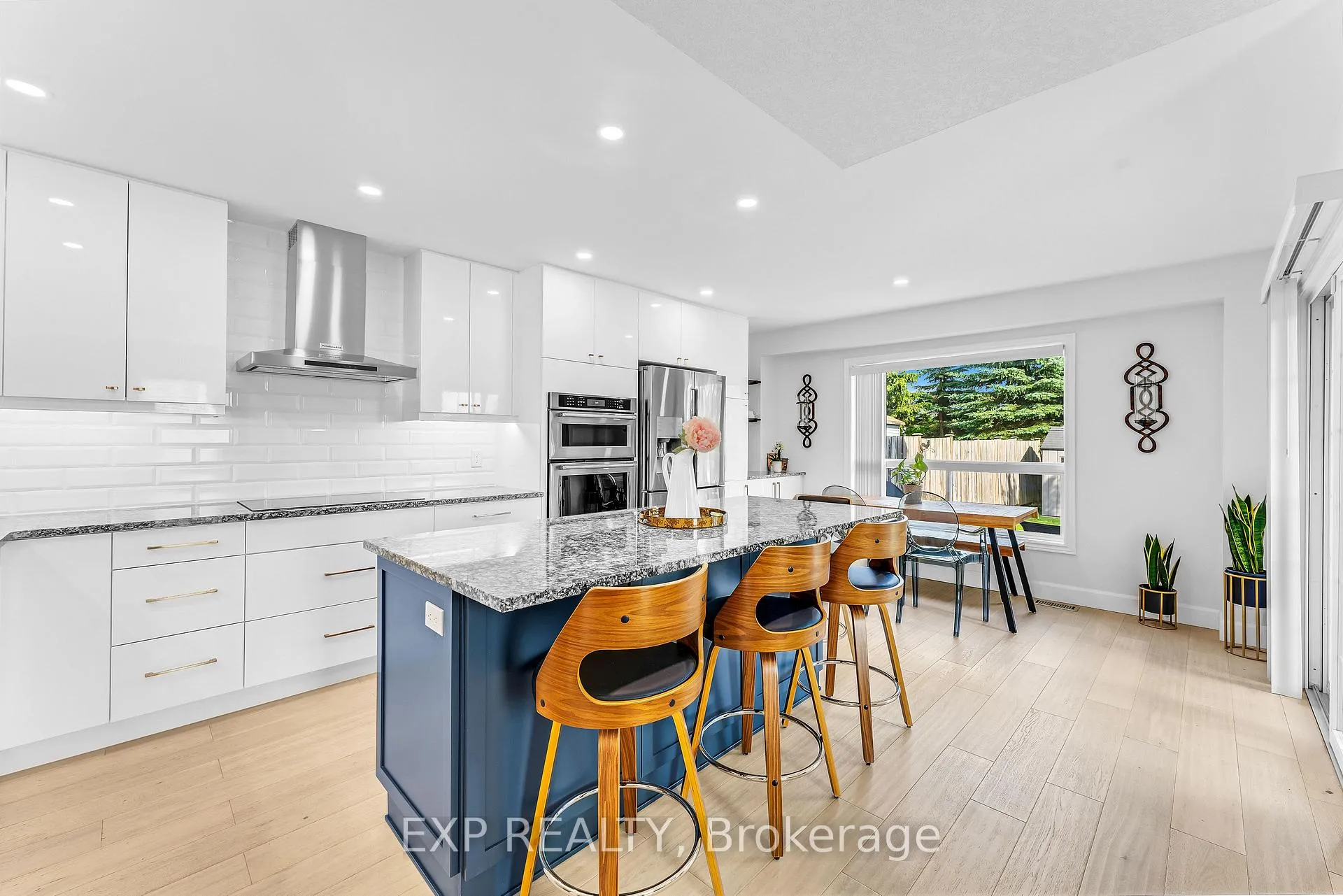 Photo 13 of 2 Colton Circle, Kitchener — HOMEH