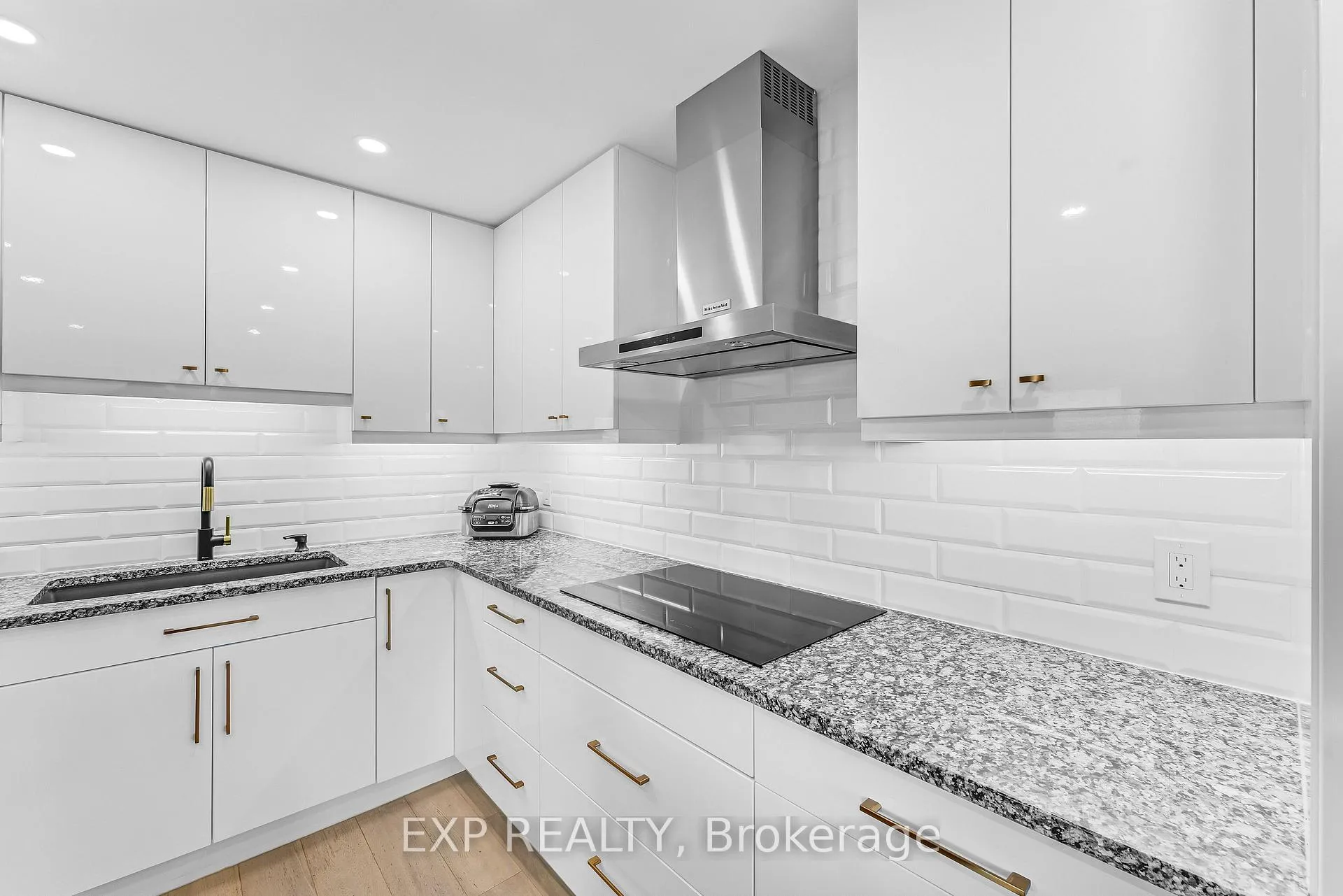 Photo 16 of 2 Colton Circle, Kitchener — HOMEH