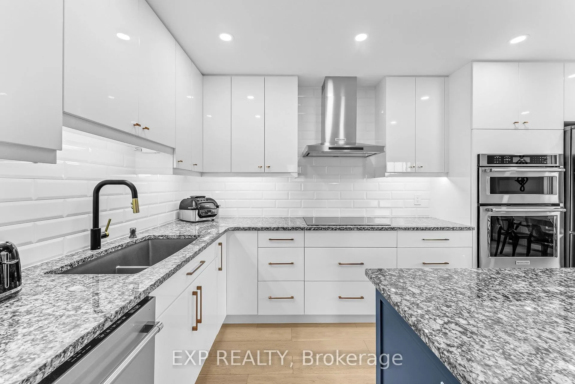 Photo 18 of 2 Colton Circle, Kitchener — HOMEH