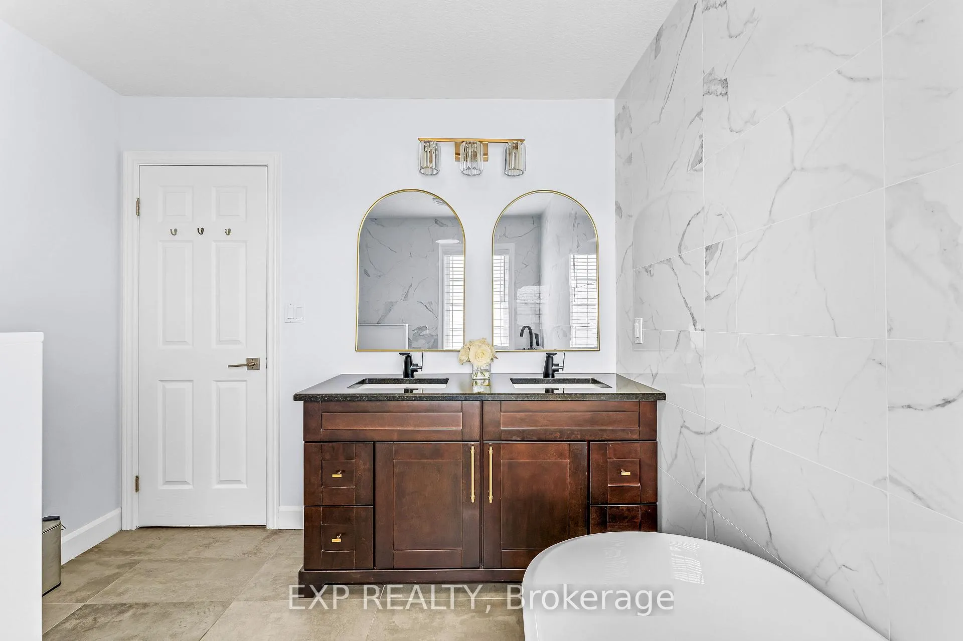 Photo 23 of 2 Colton Circle, Kitchener — HOMEH