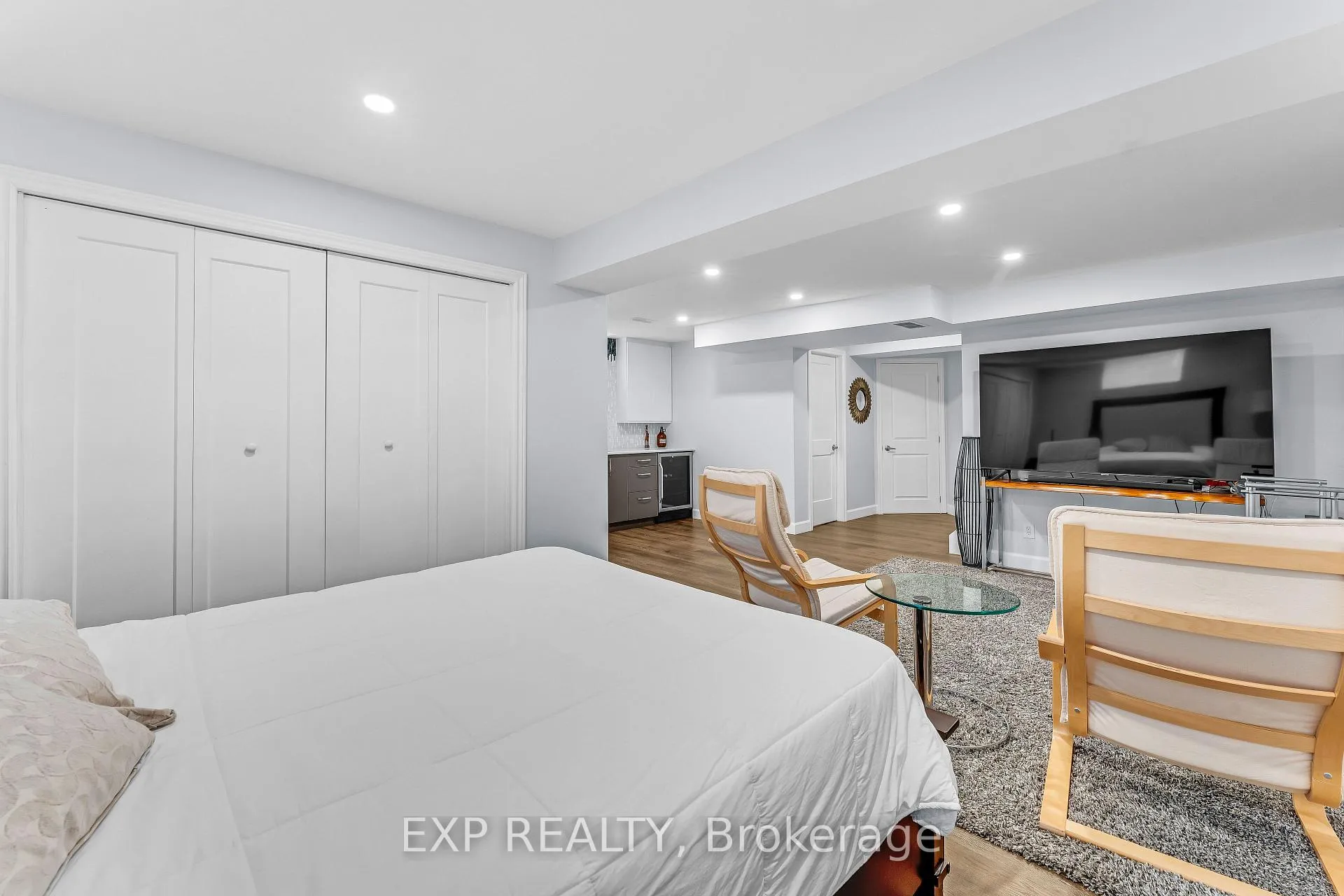Photo 31 of 2 Colton Circle, Kitchener — HOMEH