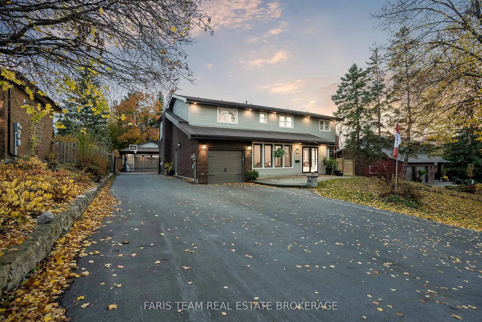 Photo 2 of 27 Garrett Crescent, Barrie, North Shore — HOMEH
