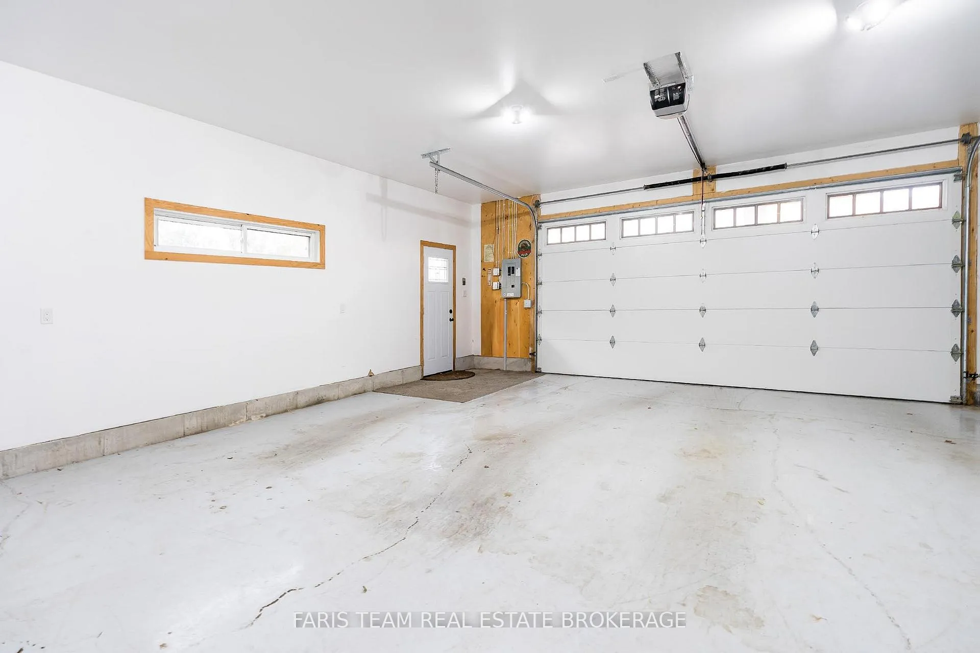 Photo 41 of 27 Garrett Crescent, Barrie, North Shore — HOMEH