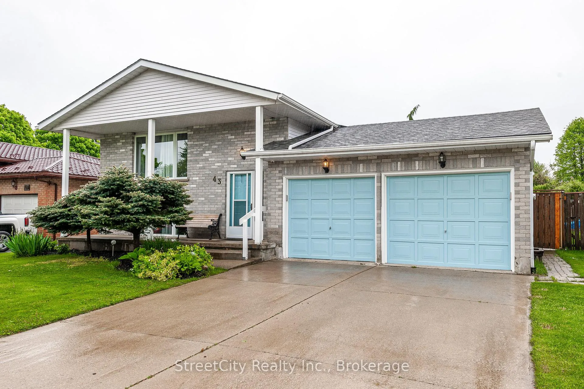 Photo 1 of 43 Freeland Drive, Stratford — HOMEH