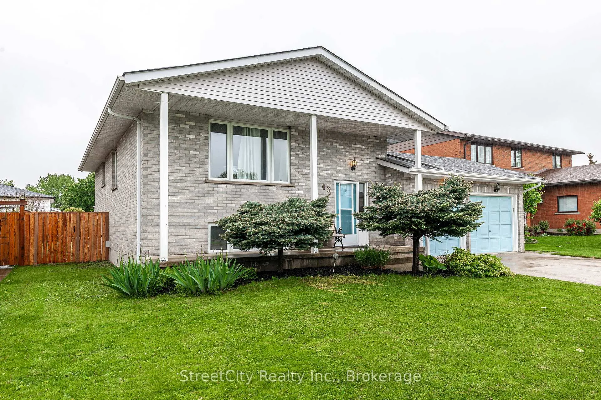 Photo 2 of 43 Freeland Drive, Stratford — HOMEH